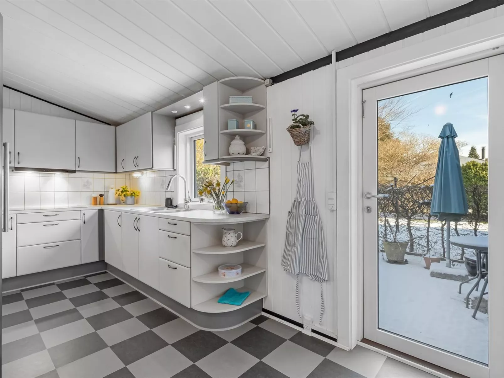 "Etly" - 900m from the sea-Binnen