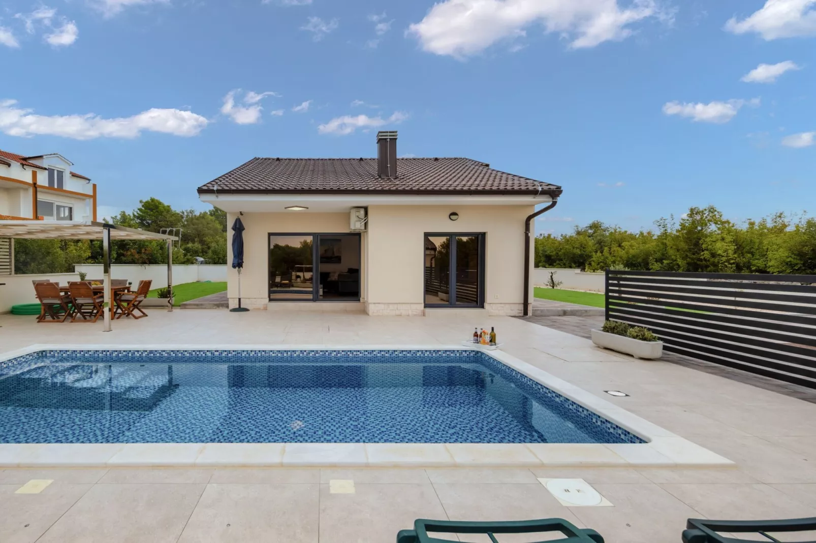 Villa Shaula 2 - Three Bedroom House with Pool-Zwembad