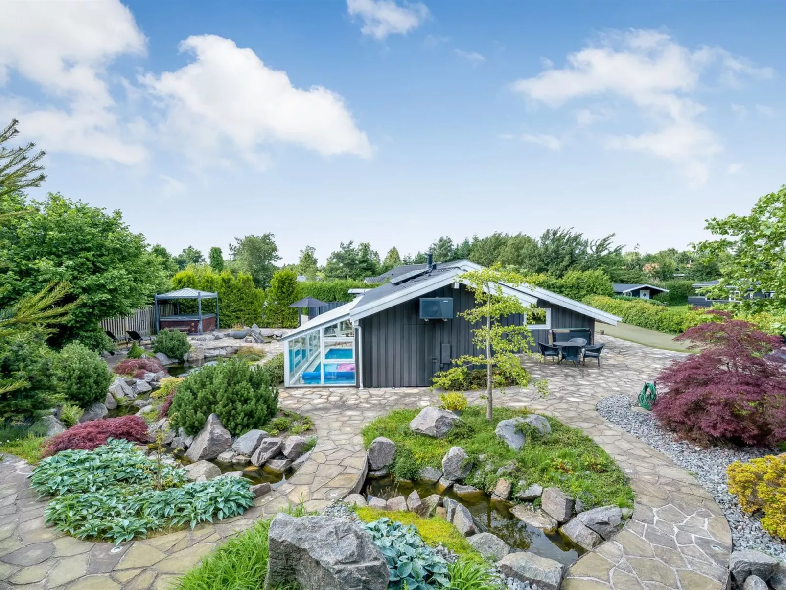 "Ellie" - 700m from the sea-Buiten