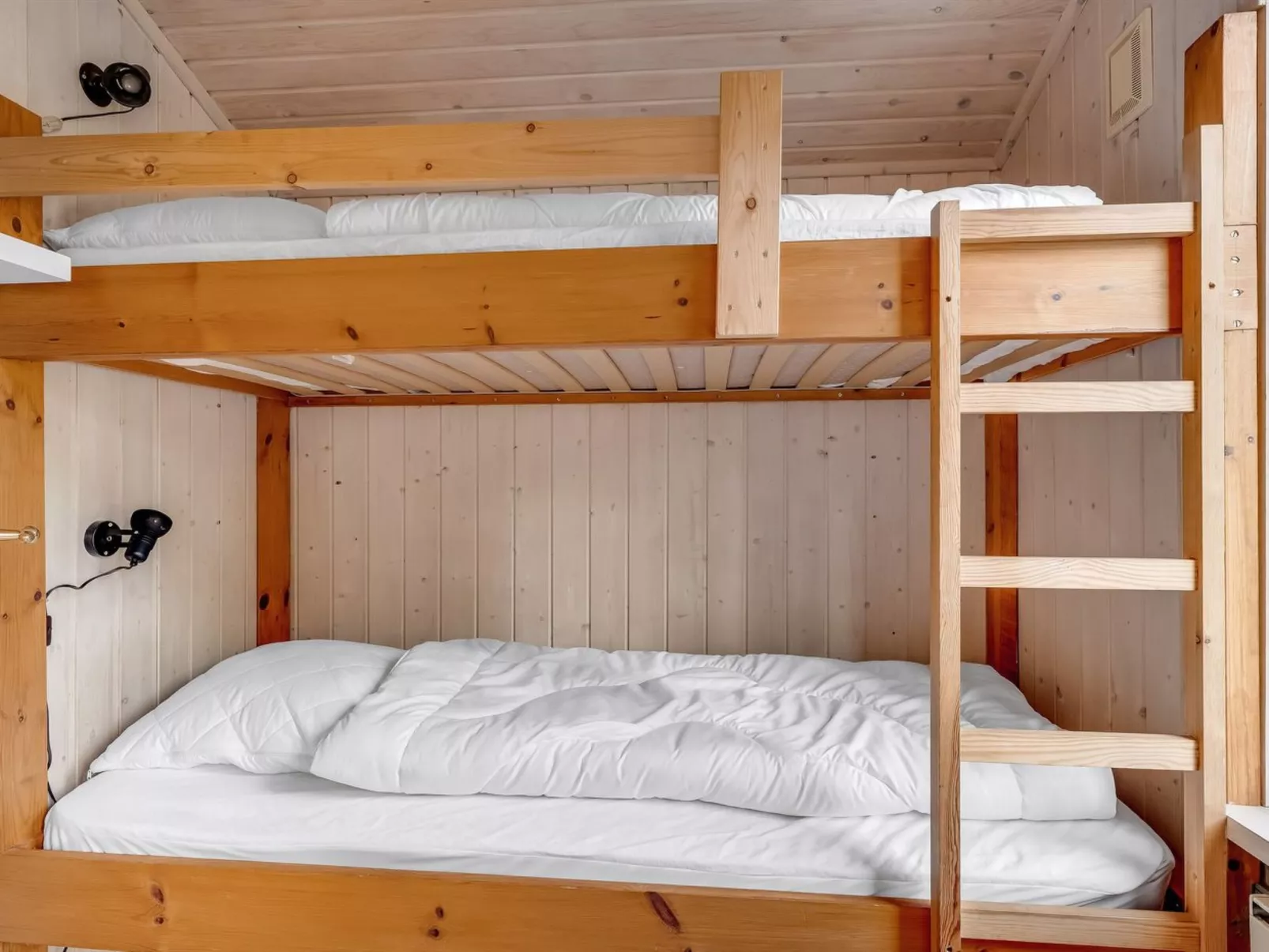 "Iris" - 200m to the fjord-Binnen