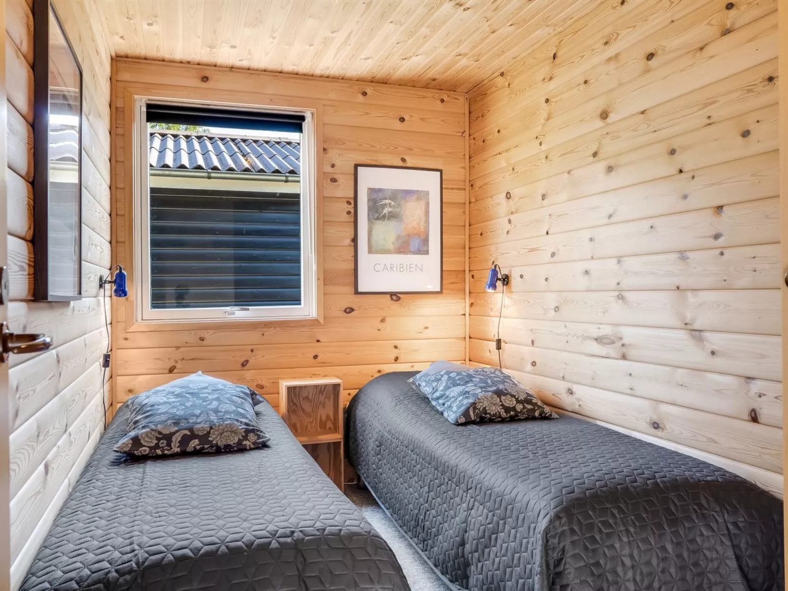 "Laris" - 700m to the fjord-Binnen