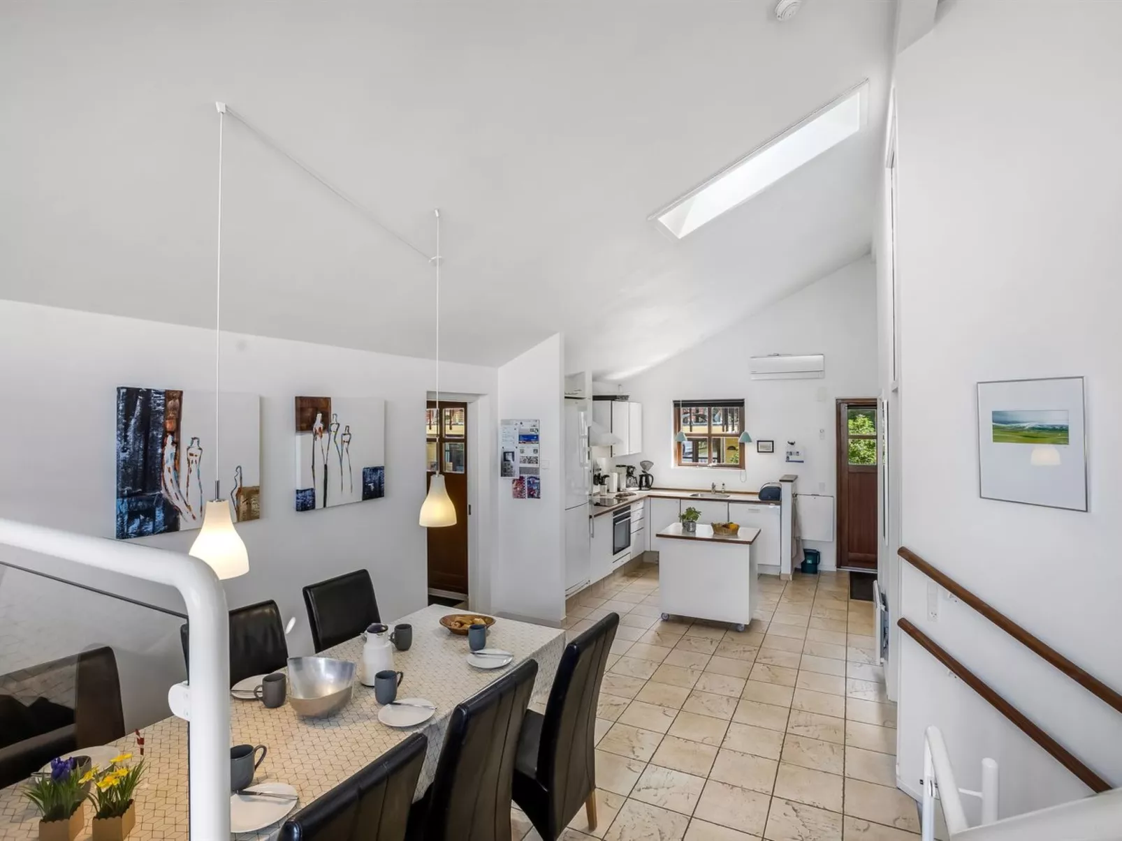 "Rouwen" - 120m from the sea-Binnen