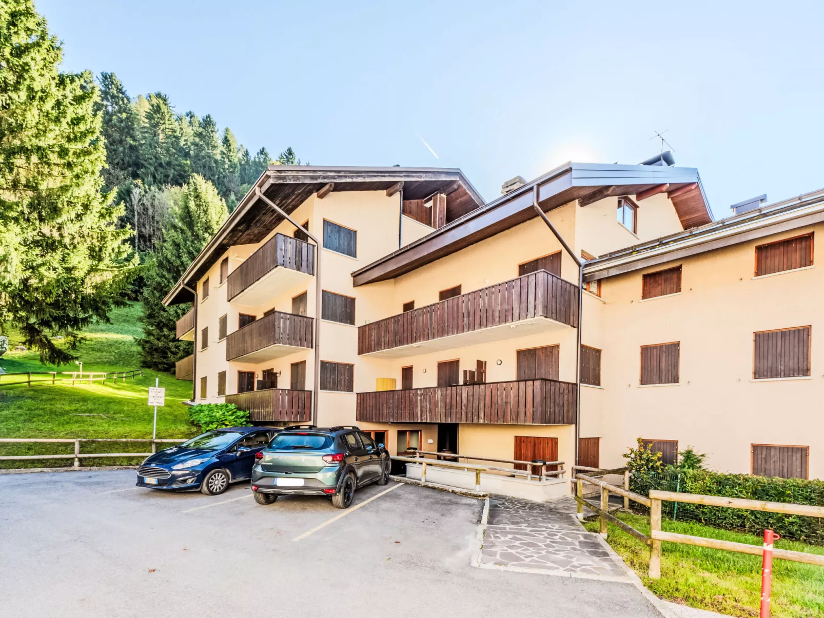 Mansarda al Doss-Buiten