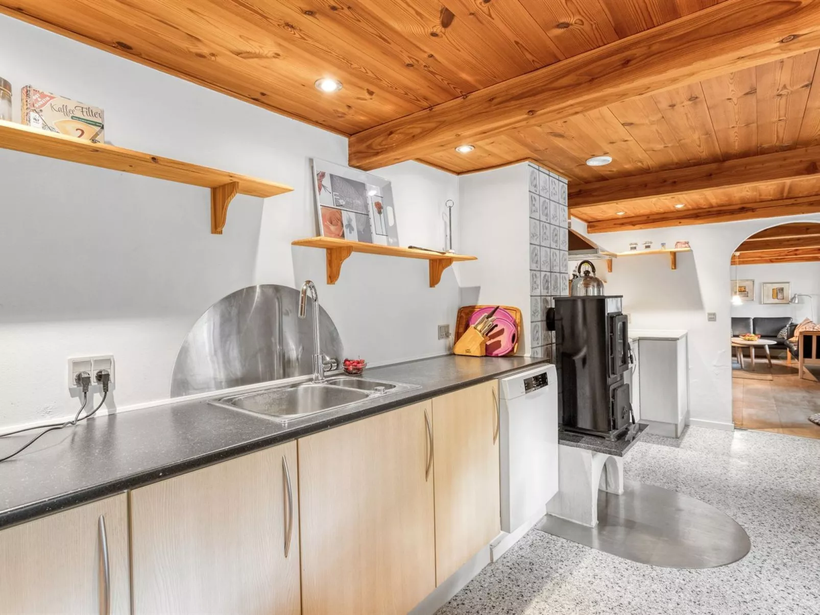 "Yrjö" - 2.5km from the sea-Binnen