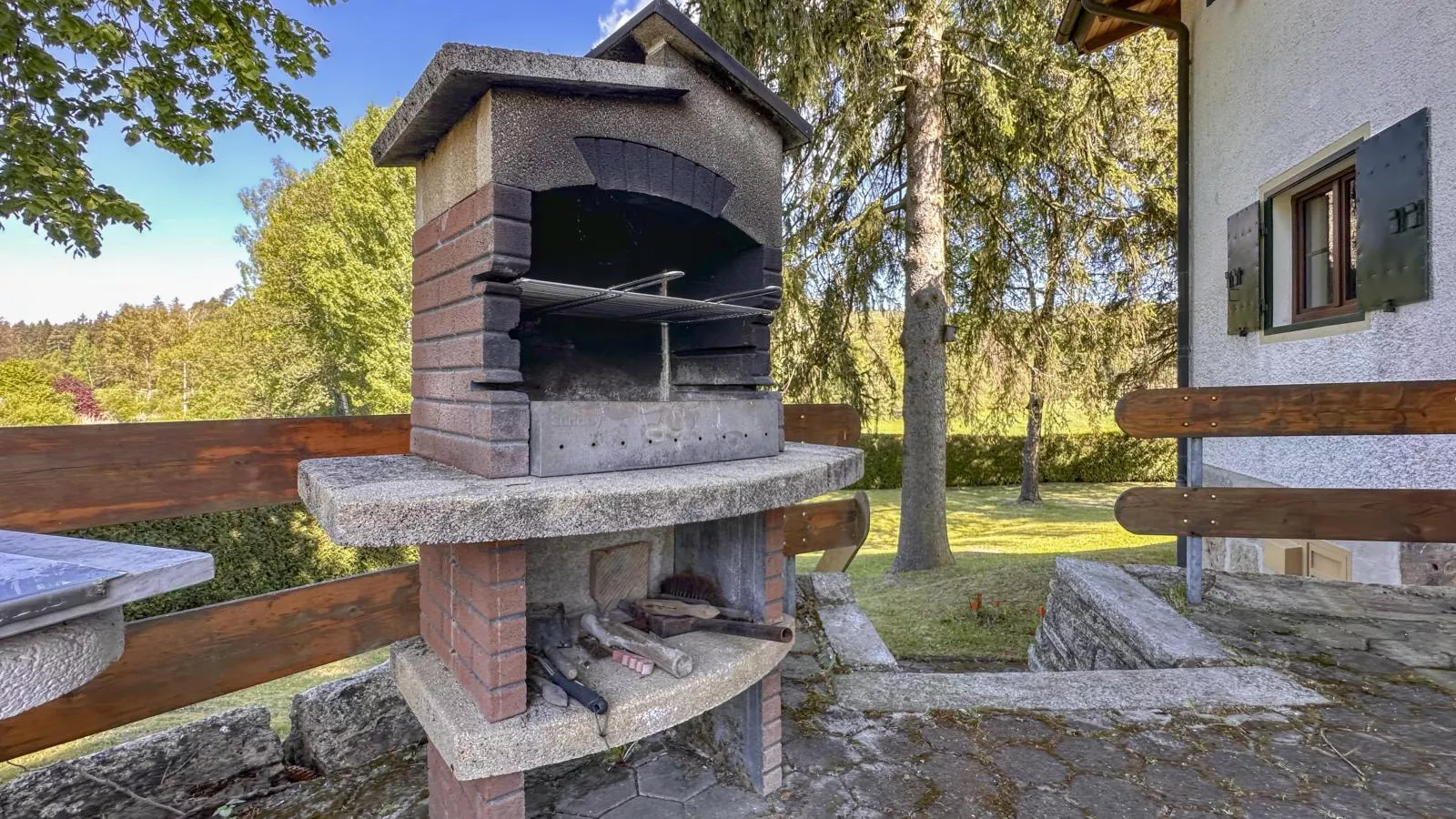 Rehberg Hütte-Tuinen zomer