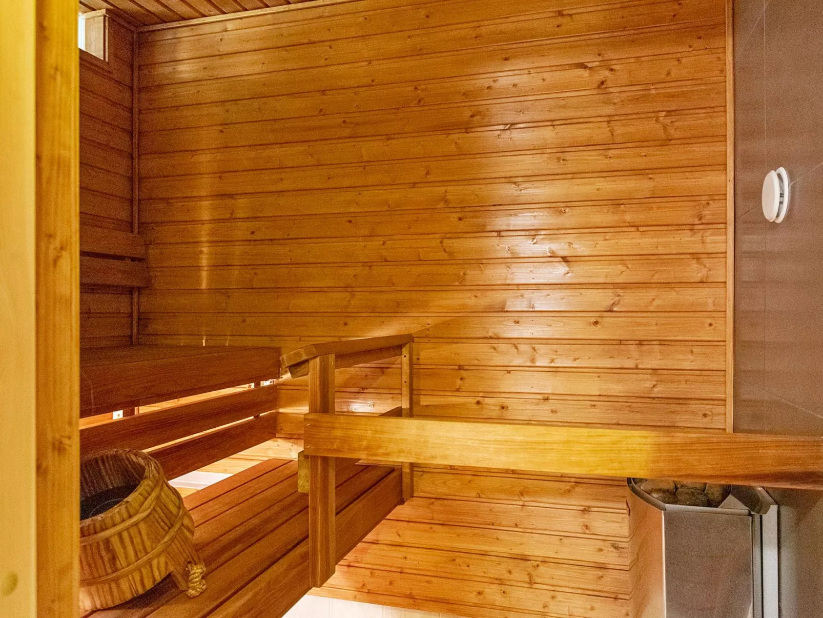 Sokosti - puilakka 4-Binnen