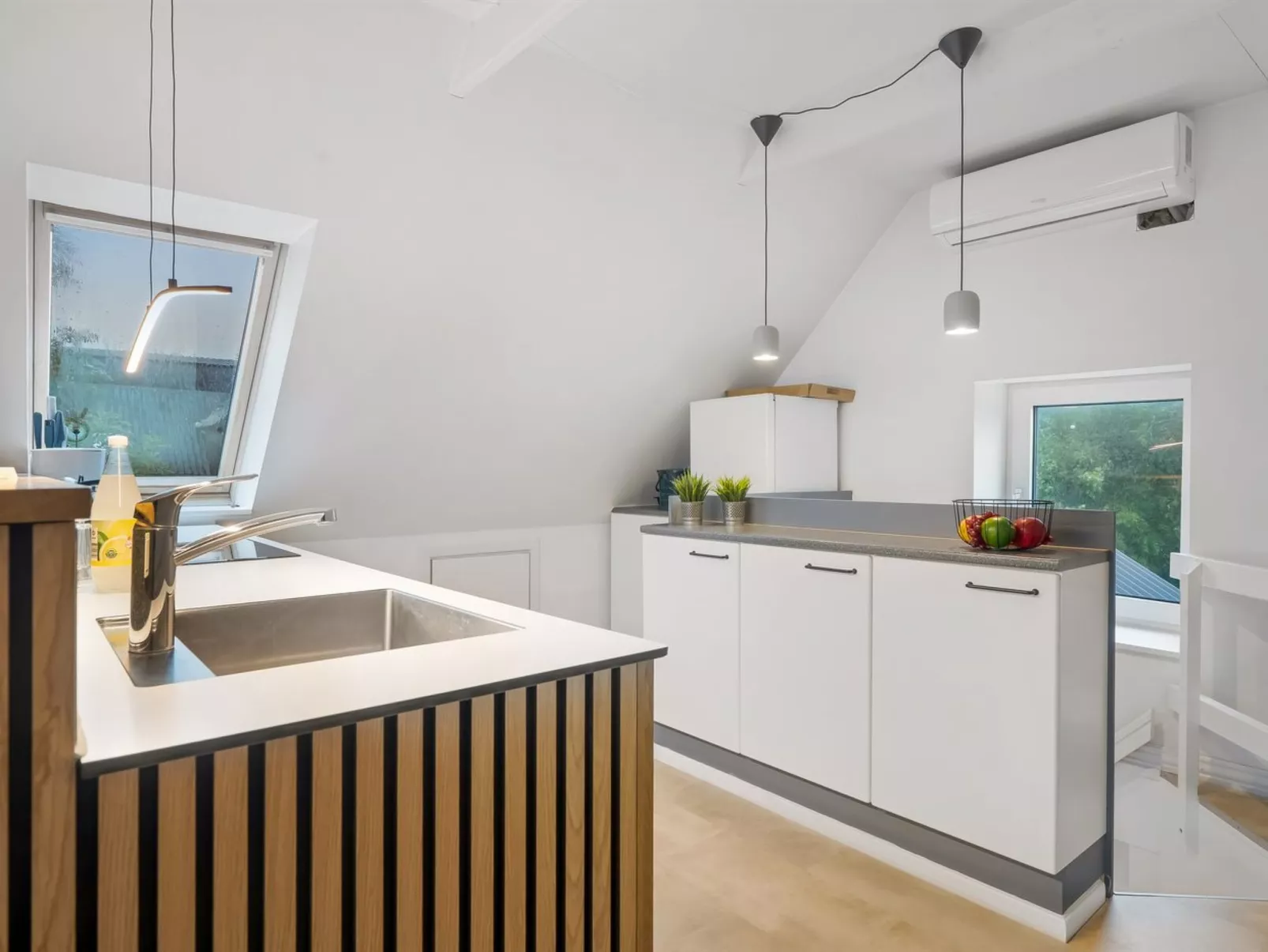 "Raika" - 25m to the fjord-Binnen