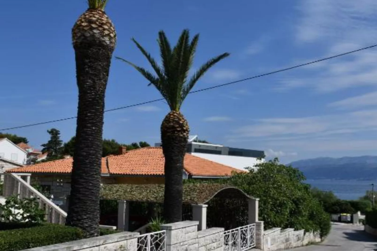 Two Bedroom Apartment with Balcony &  Garden View-Buitenlucht