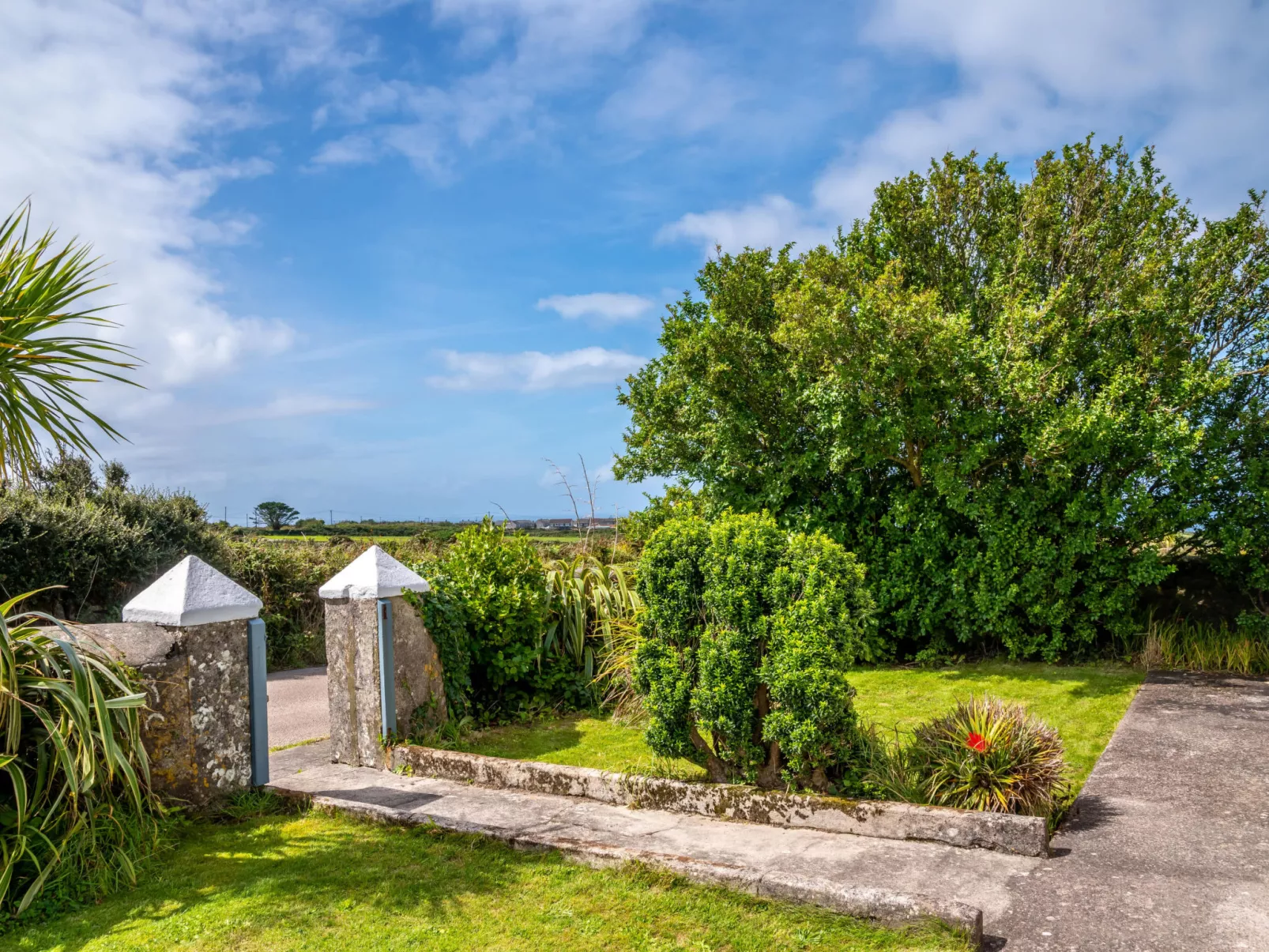 Western Watch-Buiten