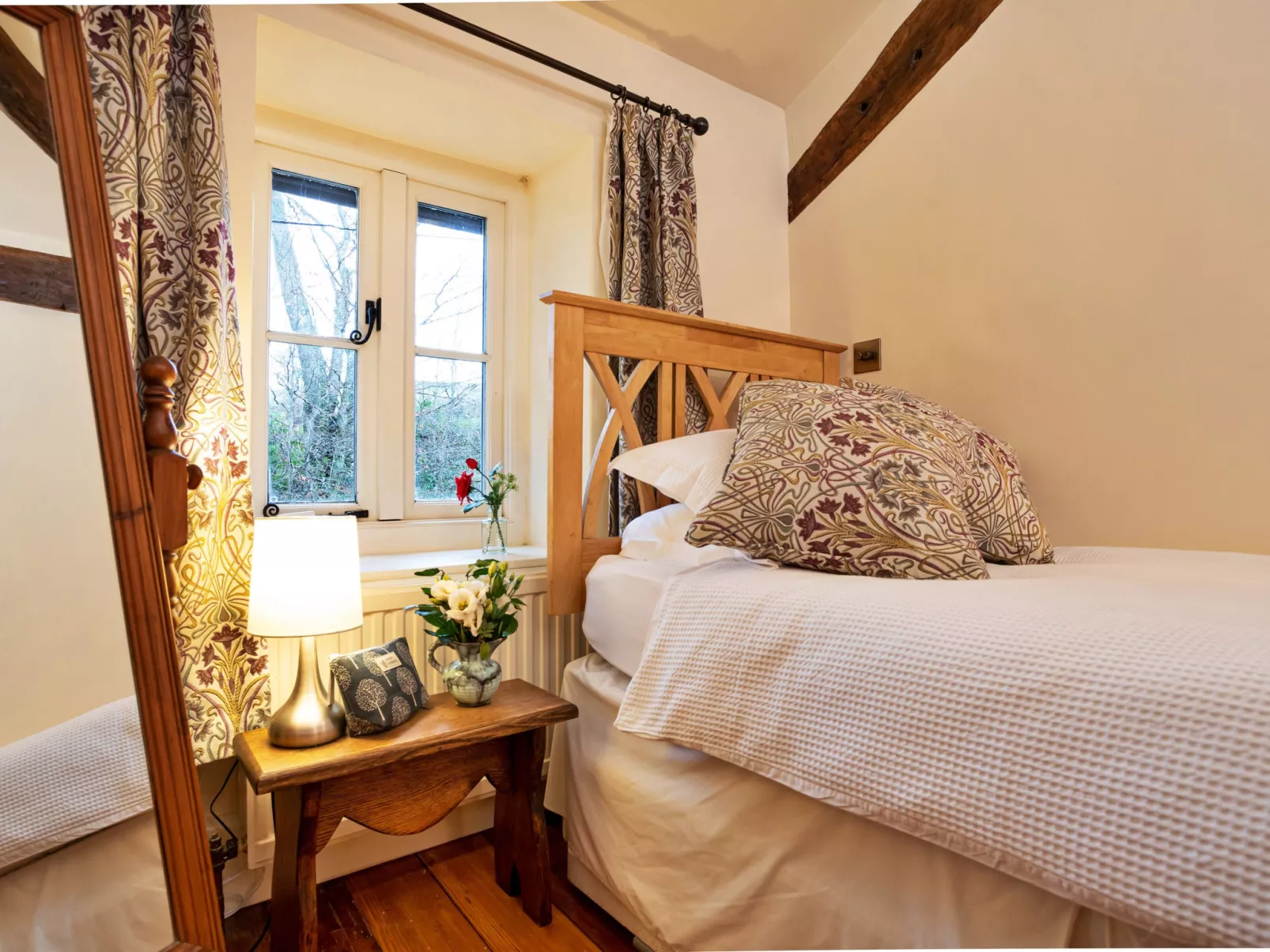 Two Storrs Cottages-Binnen