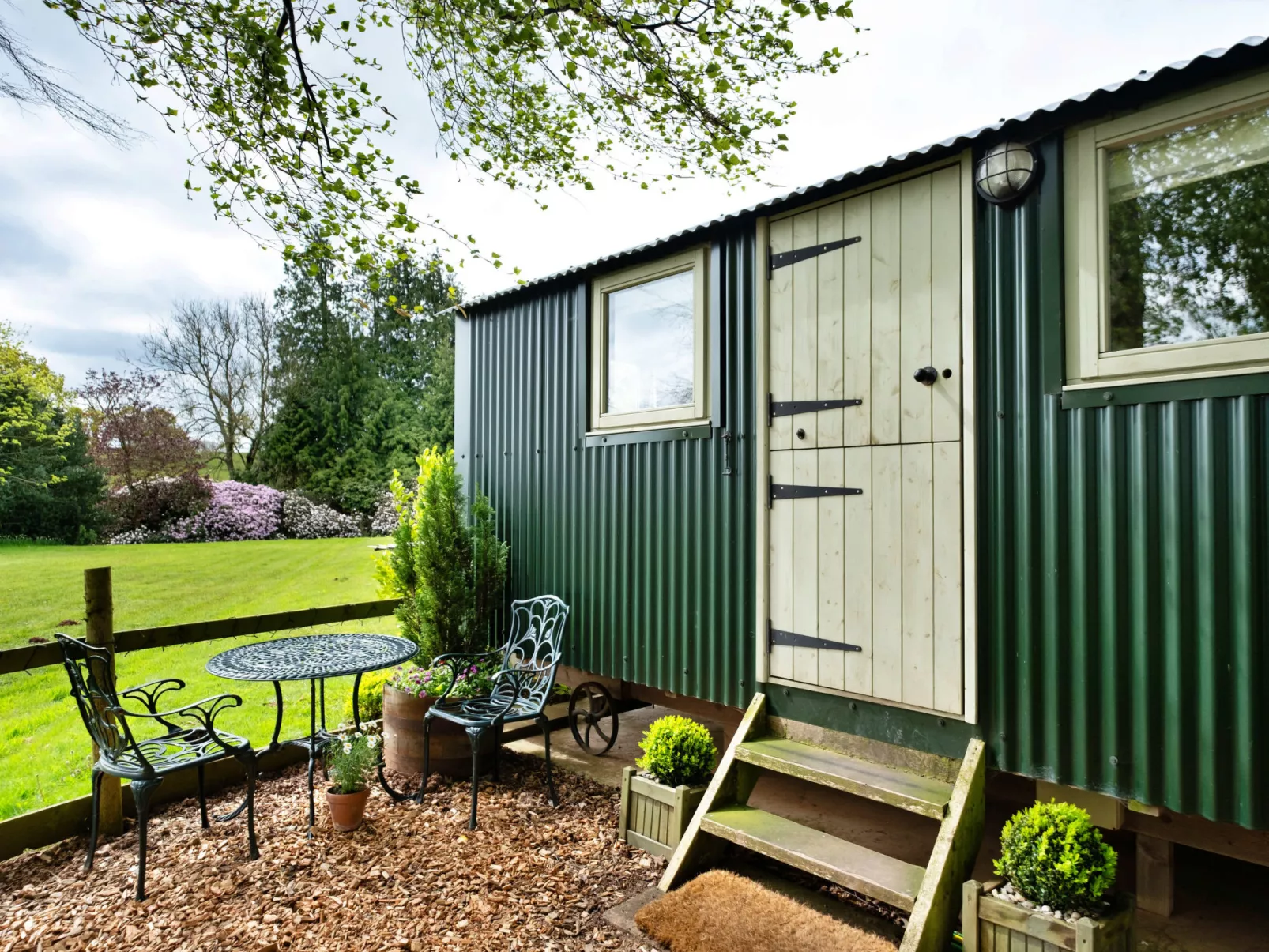 Hay and Hedgerow Glamping-Buiten