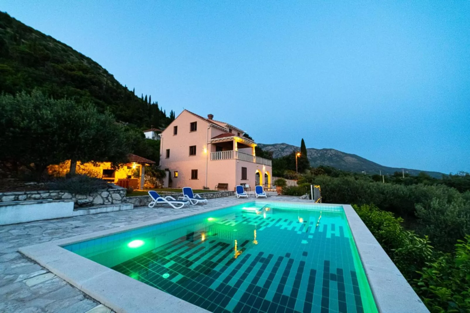 Villa Oliva - Two Bedroom Villa with Terrace and Swimming pool-Zwembad