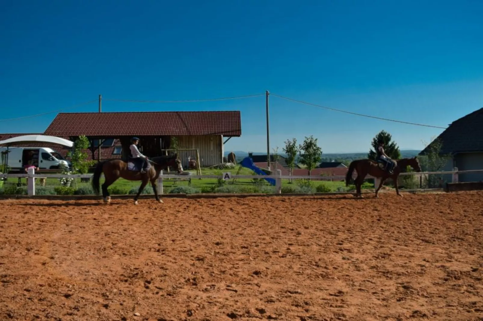 Zevnik Quiet Retreat with Stunning Views and Equestrian Activities - Standard One Bedroom Apartment-Buitenlucht