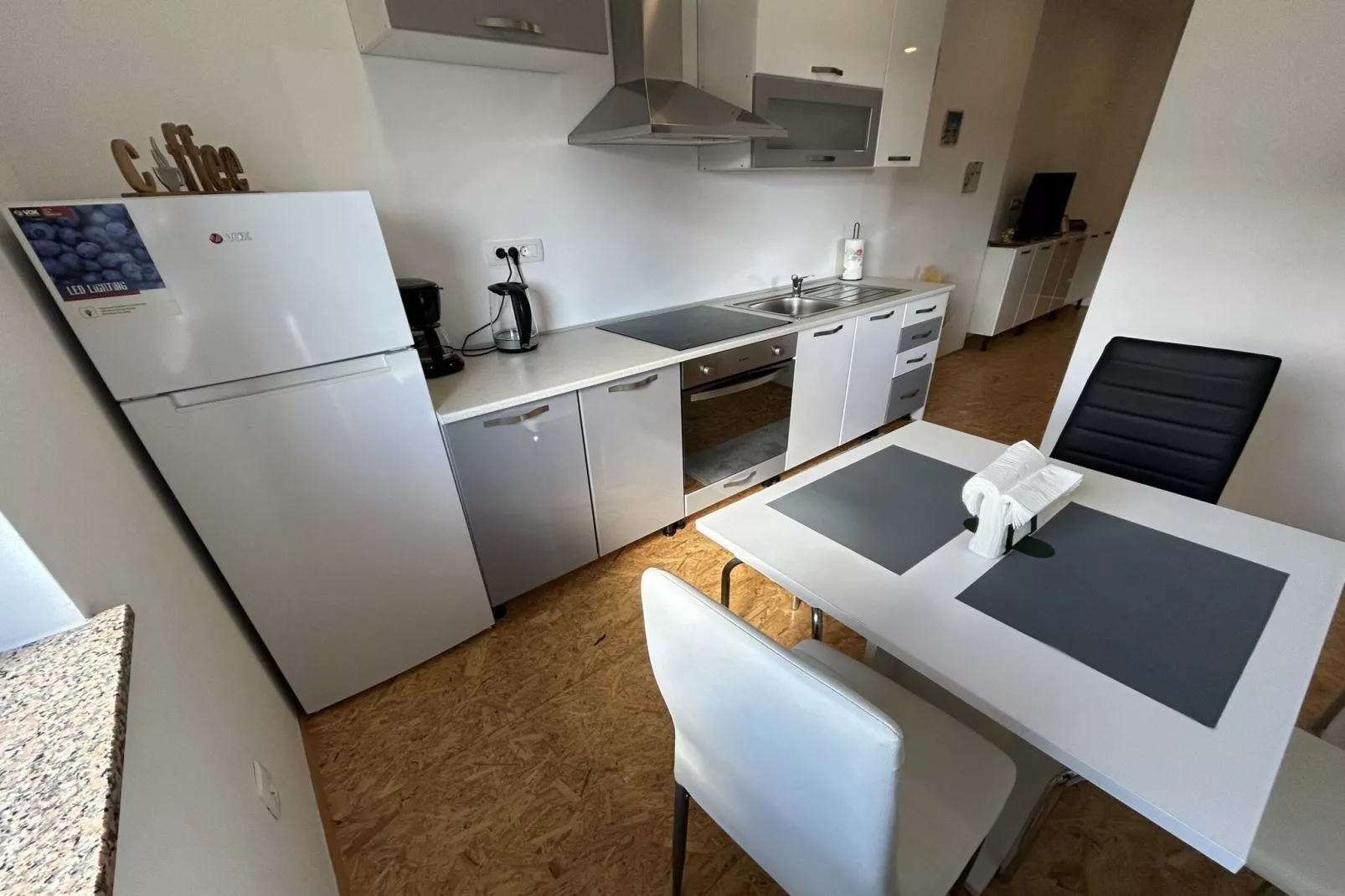 City Modern and Vibrant Apartments Ljubljana - Standard One Bedroom Apartment (owner A3)-Keuken