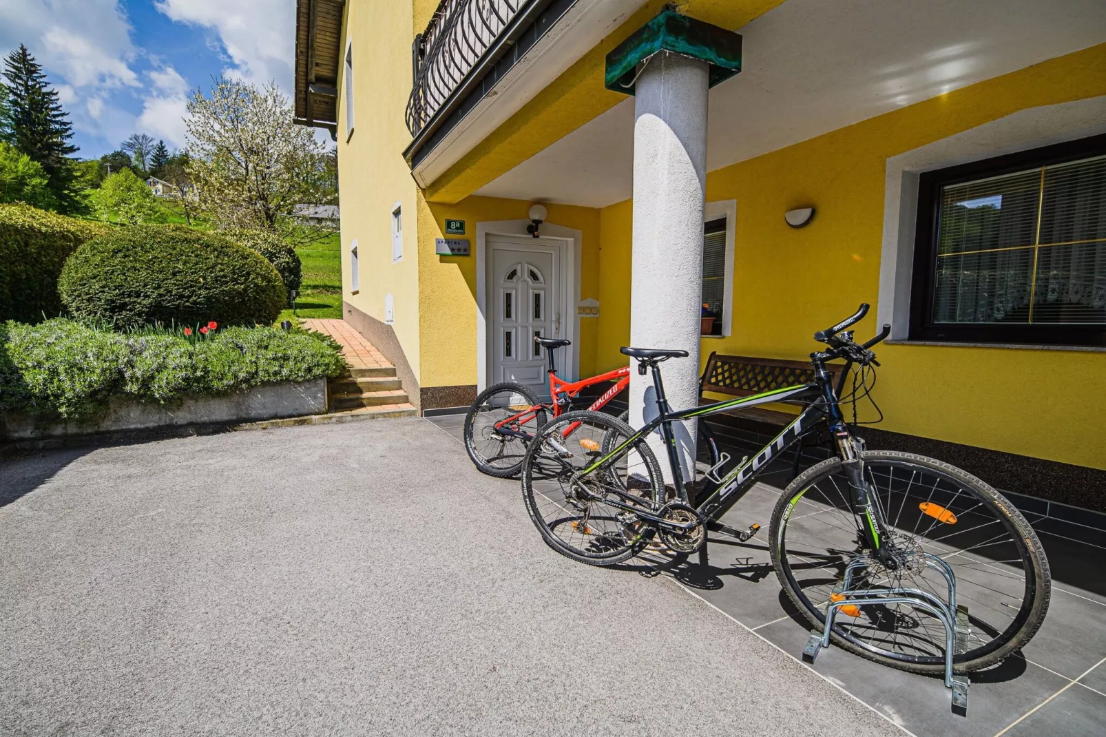 Sunny and Spacious Apartments with Terrace near Water Park - Three Bedroom Apartment with Terrace-Buitenlucht