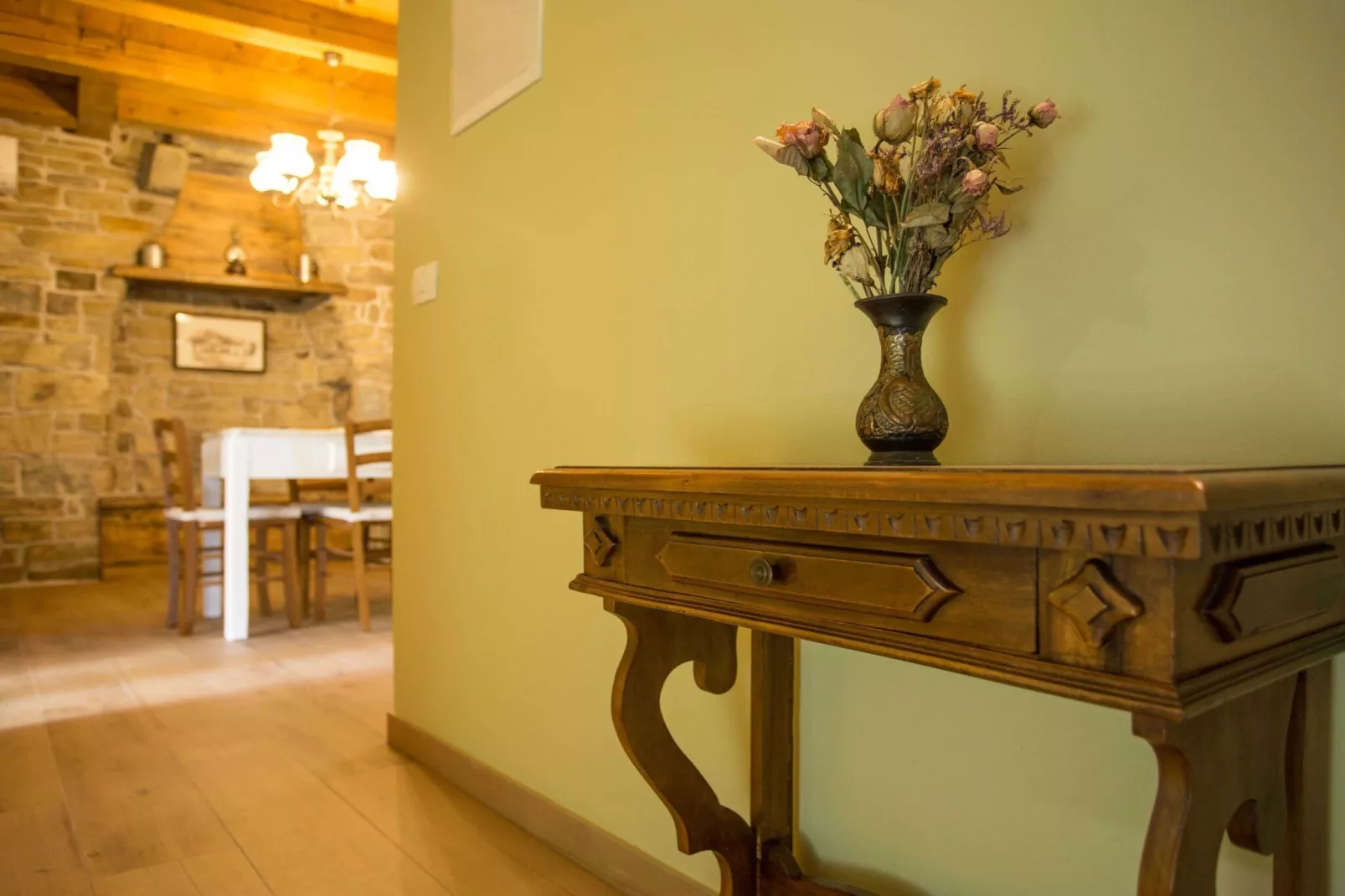 Abitanti Rustic Apartment with Balcony - Two Bedroom Apartment with Balcony-Binnen