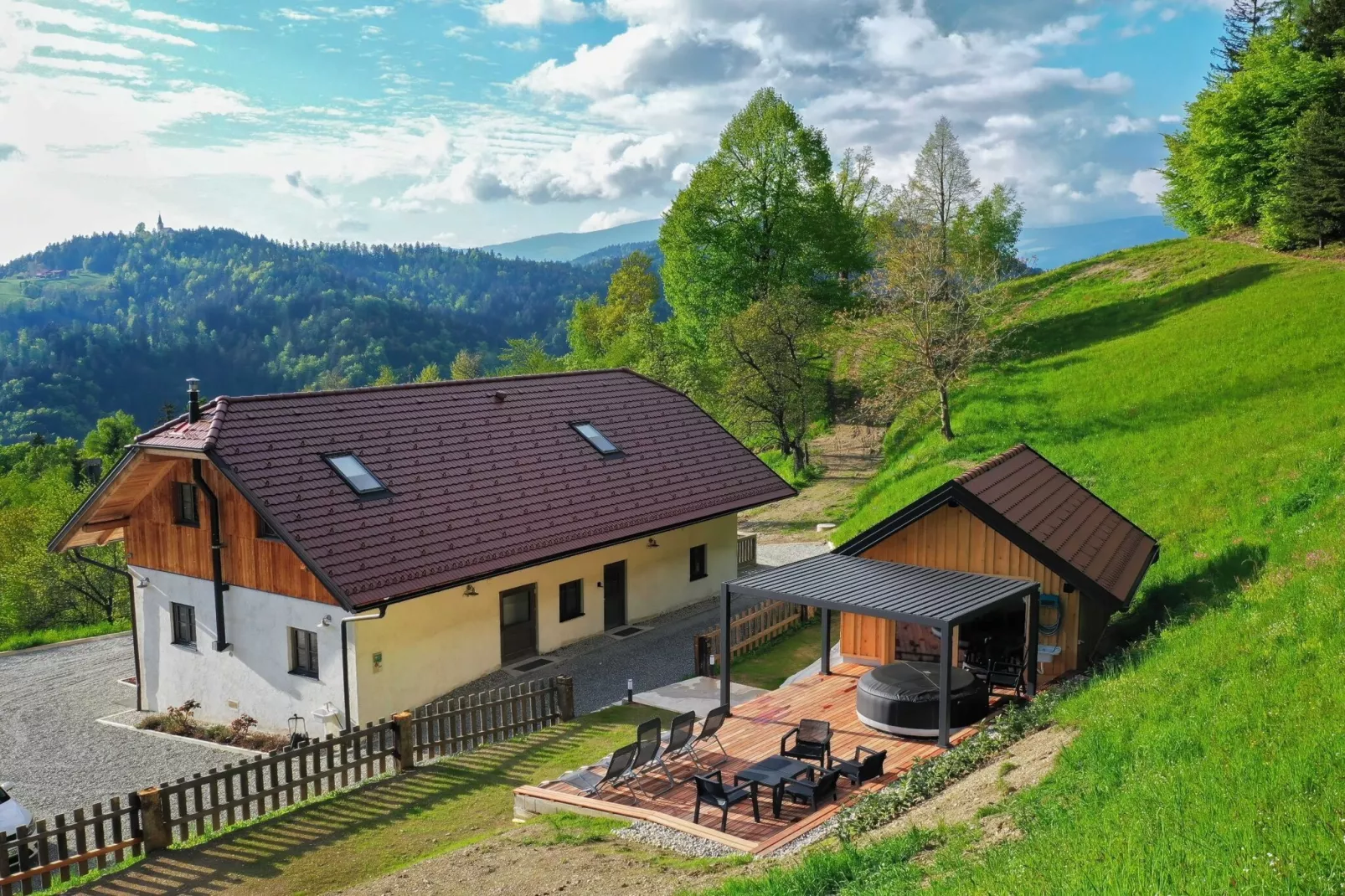 Mountain View Villa with Sauna and Hot-Tub - Three Bedroom Villa with Sauna and Hot-Tub-Buitenlucht