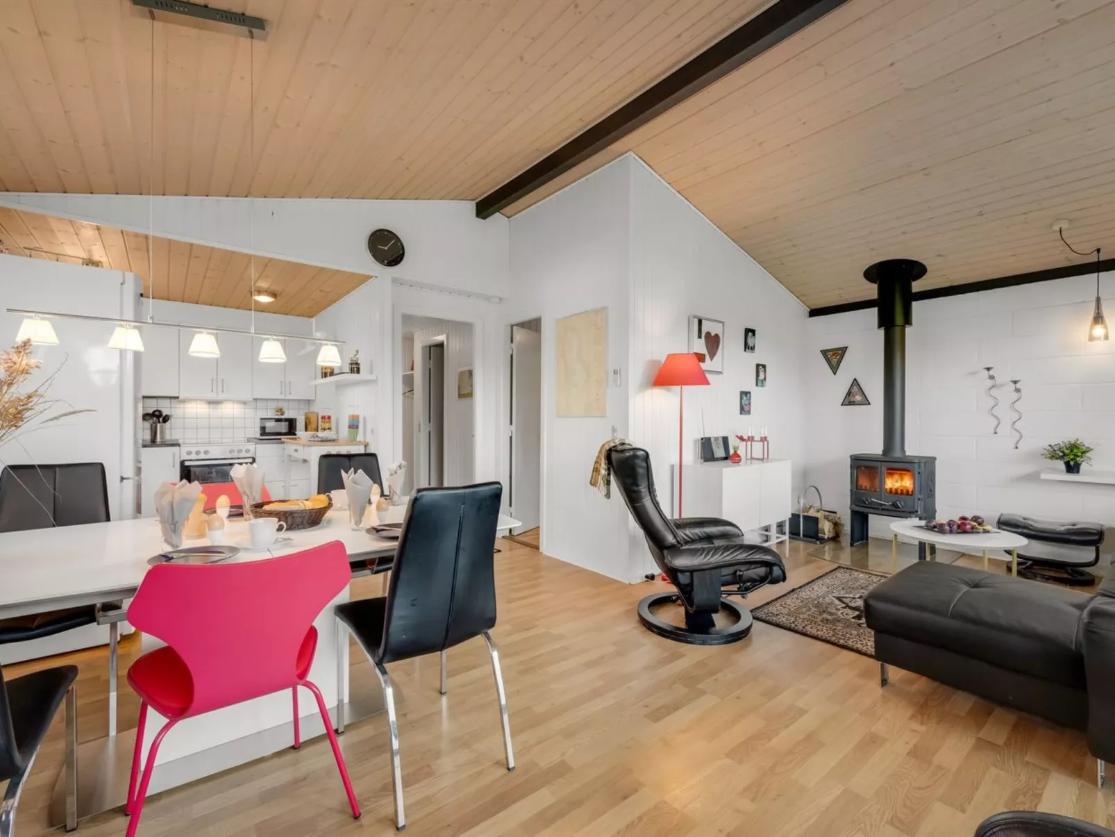 "Sjarlotte" - 400m to the fjord-Binnen