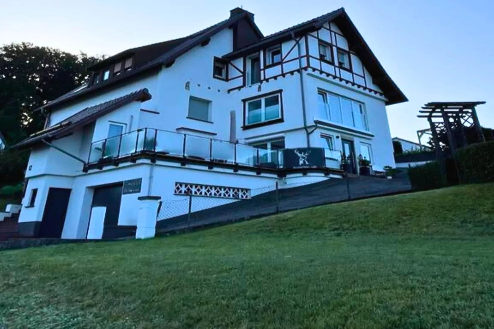 Gästezimmer Eifelglück-Buitenkant zomer