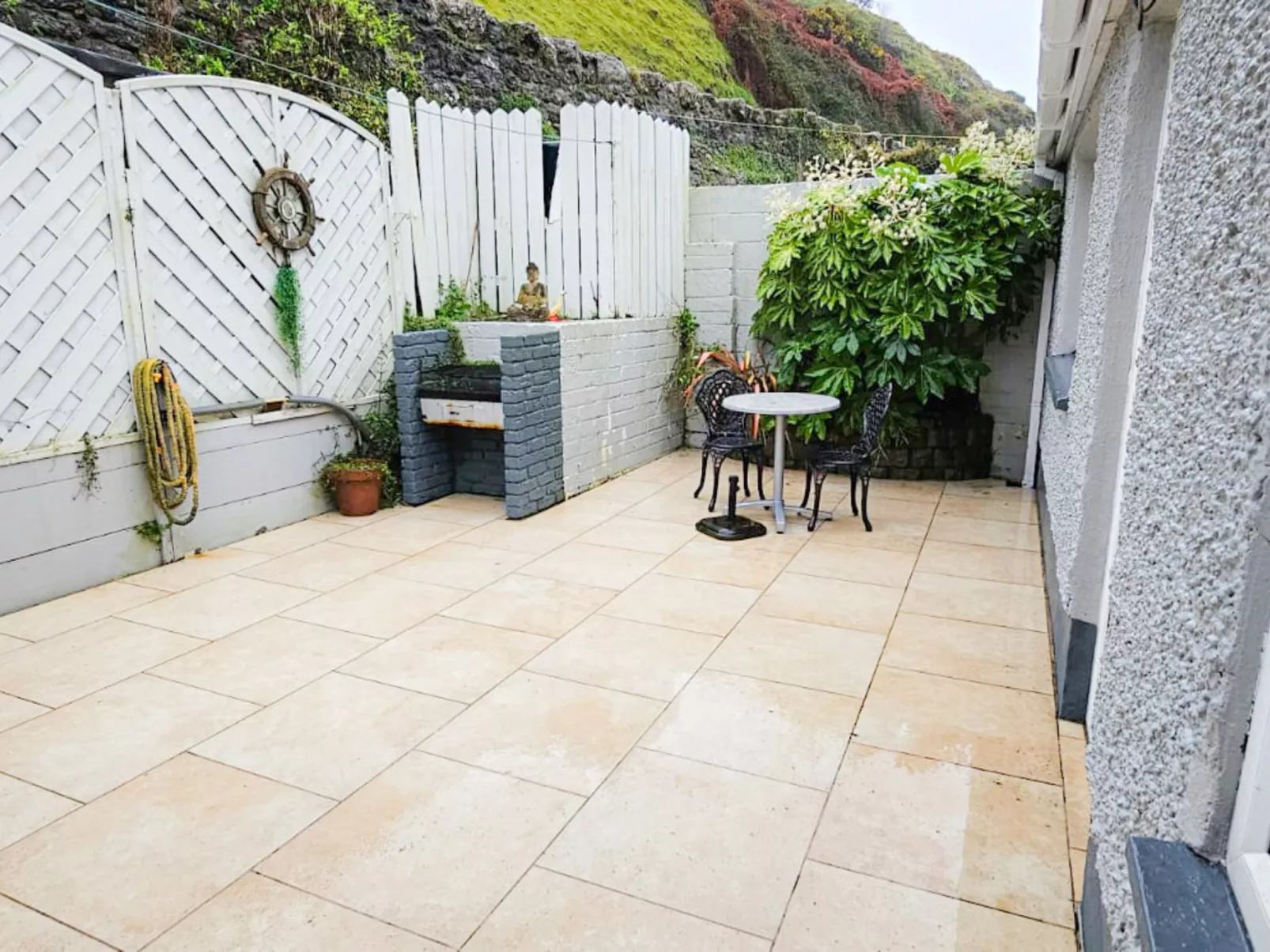 Passage East Holiday Home-Buiten