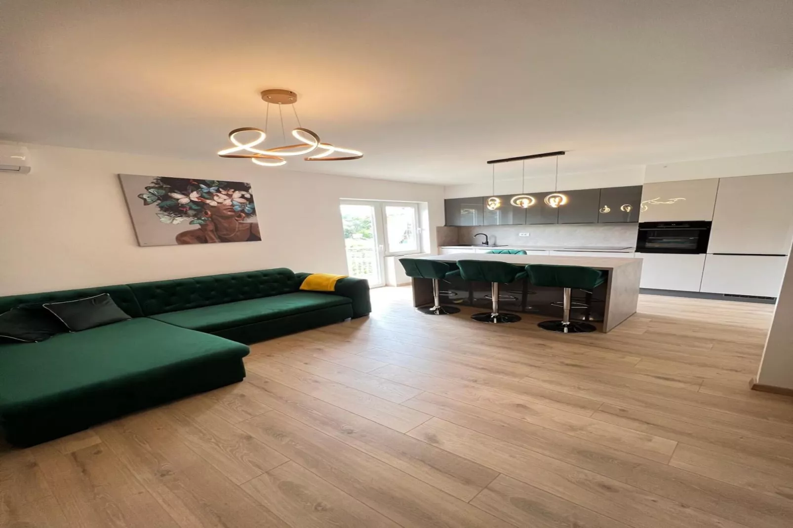 Four-Bedroom Apartment With Sea View-Sfeer