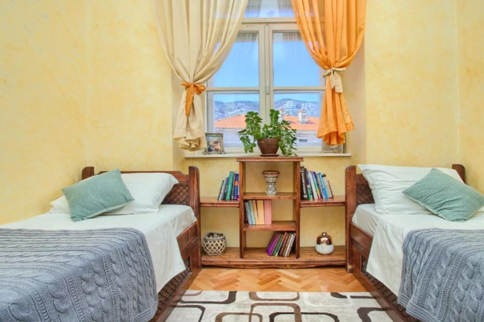 Kotor Old Town Charm Apartment - Two Bedroom Apartment-Slaapkamer