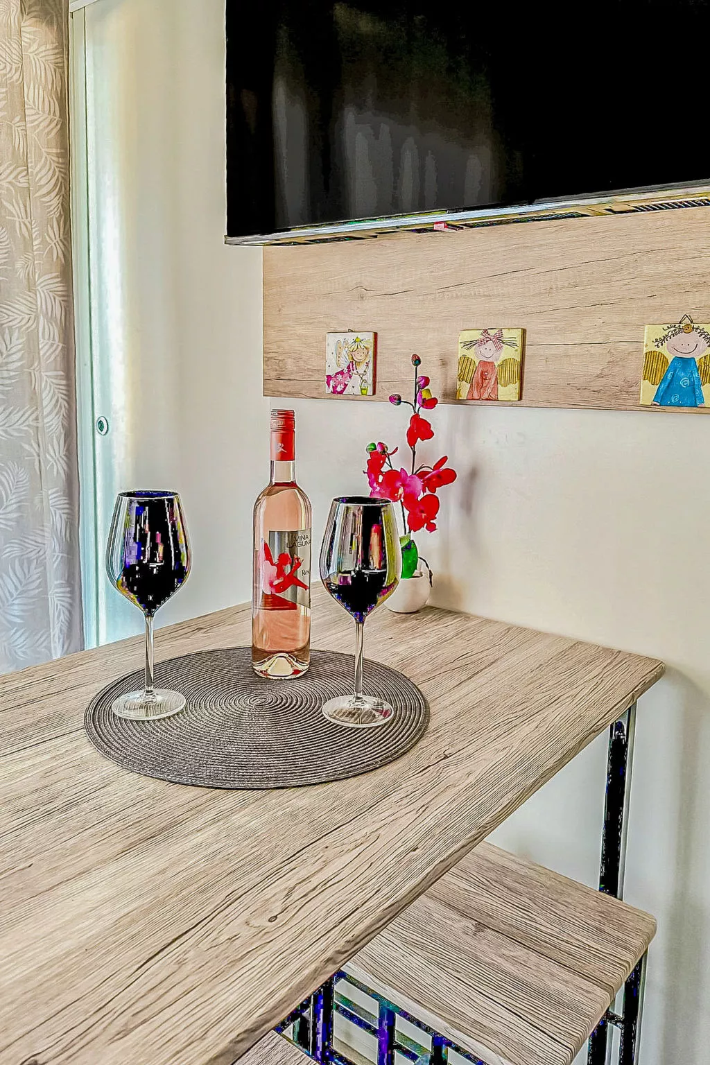 Hosekra Hišica-Binnen