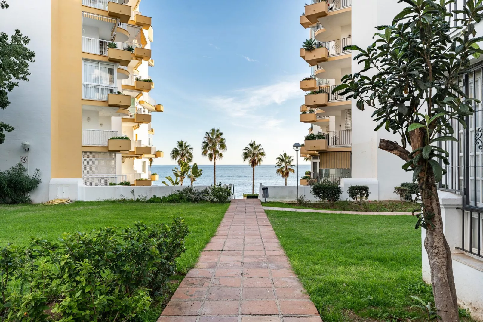 CT 350 - Faro's Marbella Beachapartment for 2 - perfect beachconection-Tuinen zomer