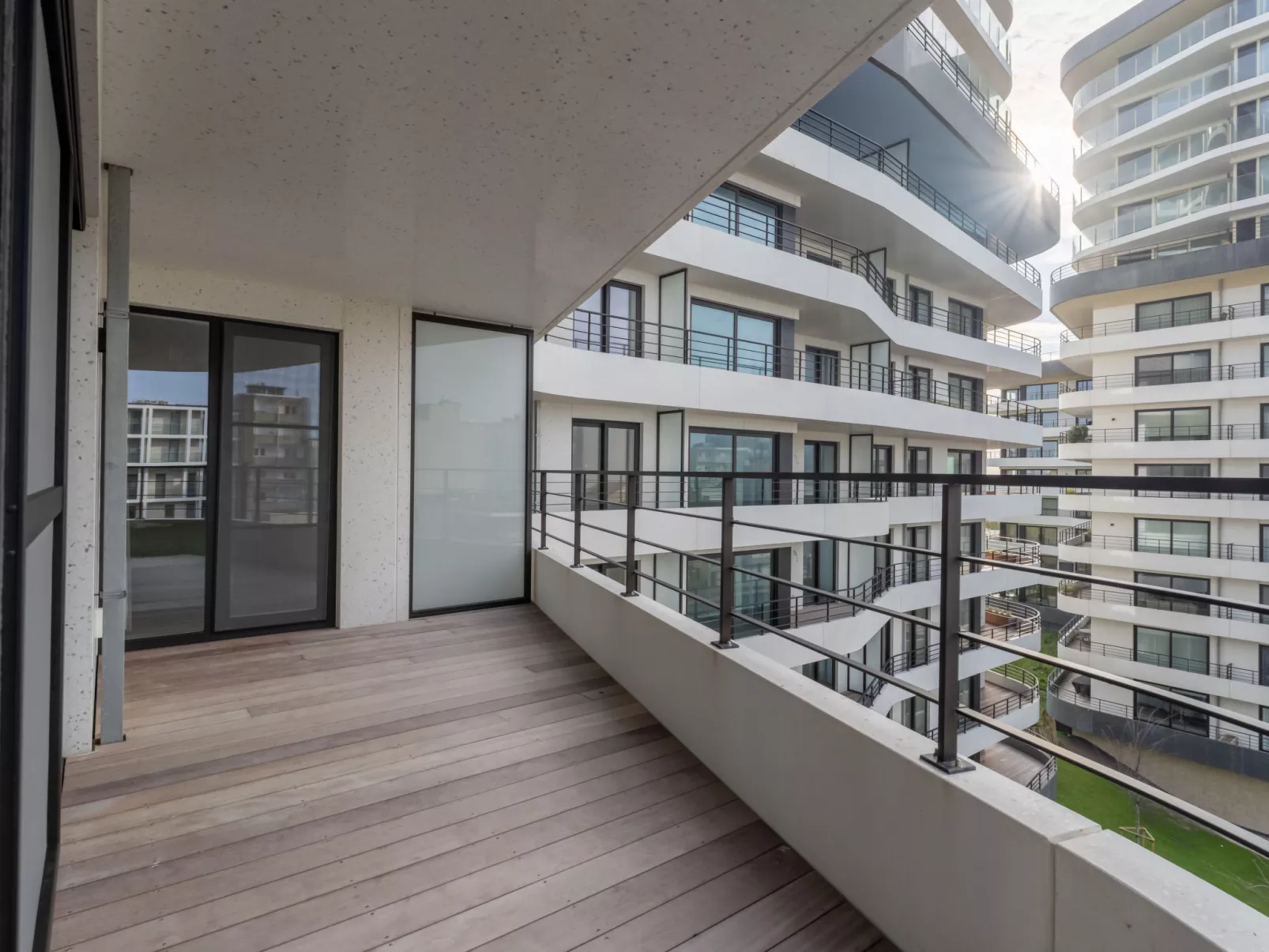 The Waves with parking-Buiten