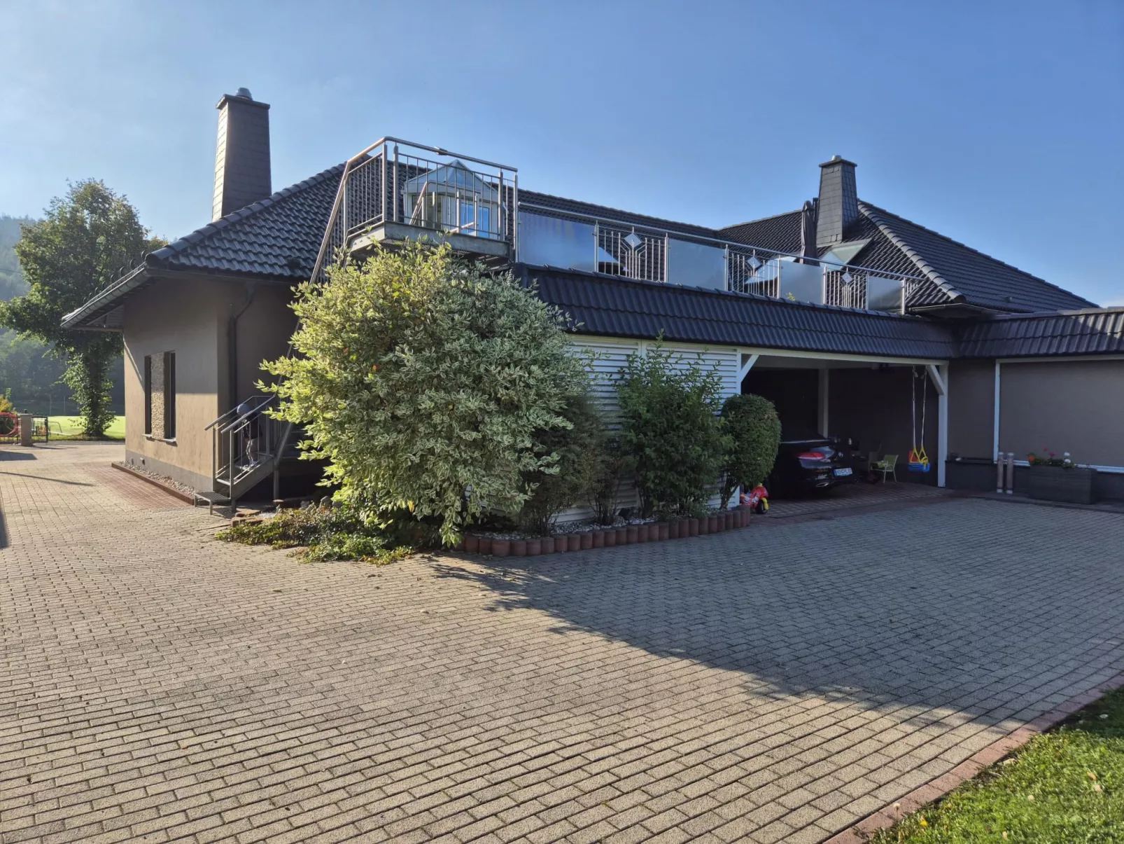 Naturnah mit Pool und Sauna-Buiten