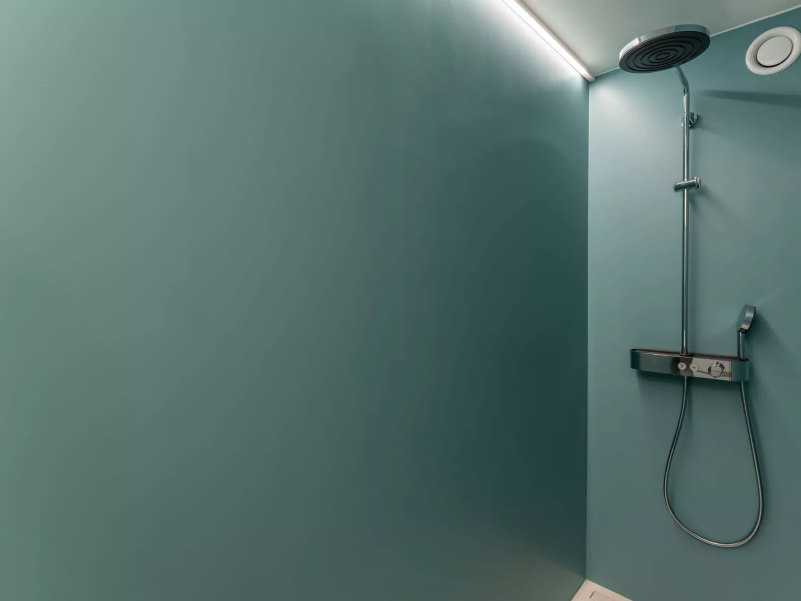 Marie Antoinette close by the sea-Binnen