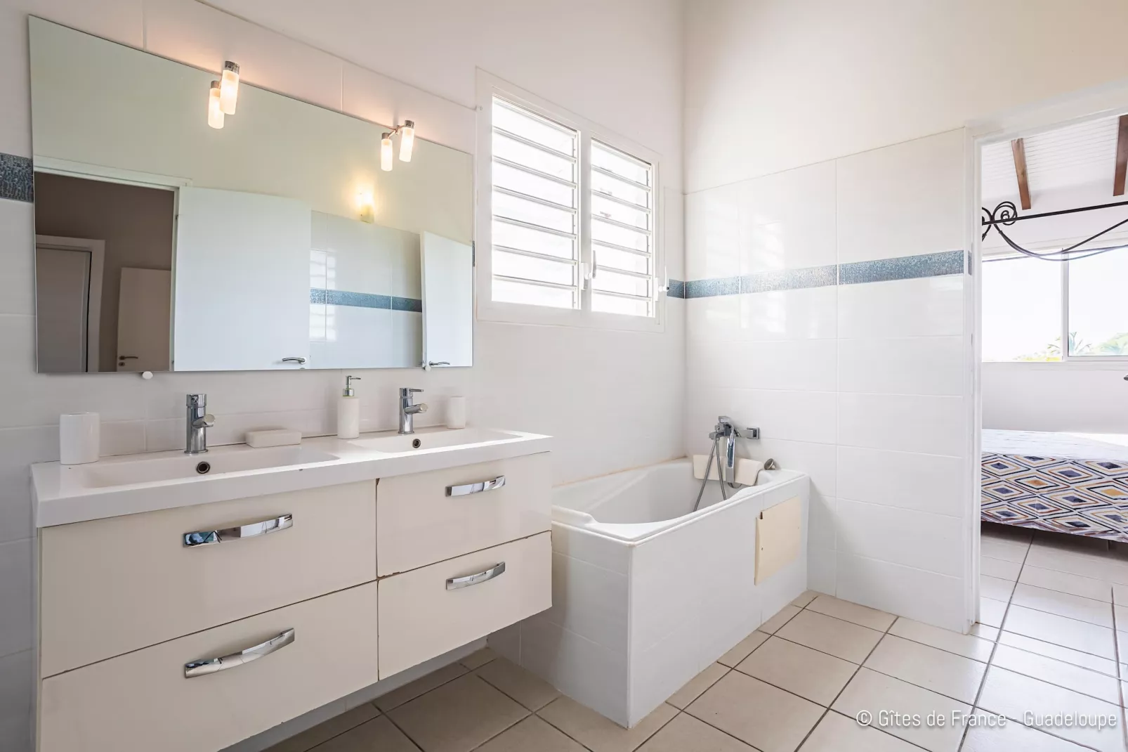 Paradise Bay Villa standing avec vue sur mer Non Remboursable-Badkamer