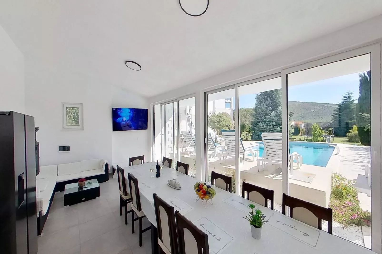 Sport & Spa Villa Neoric-Eetkamer