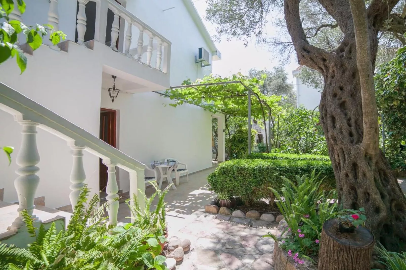 Petrovac Serenity Stay Near the Beach - Standard Double Room 2-Buitenlucht