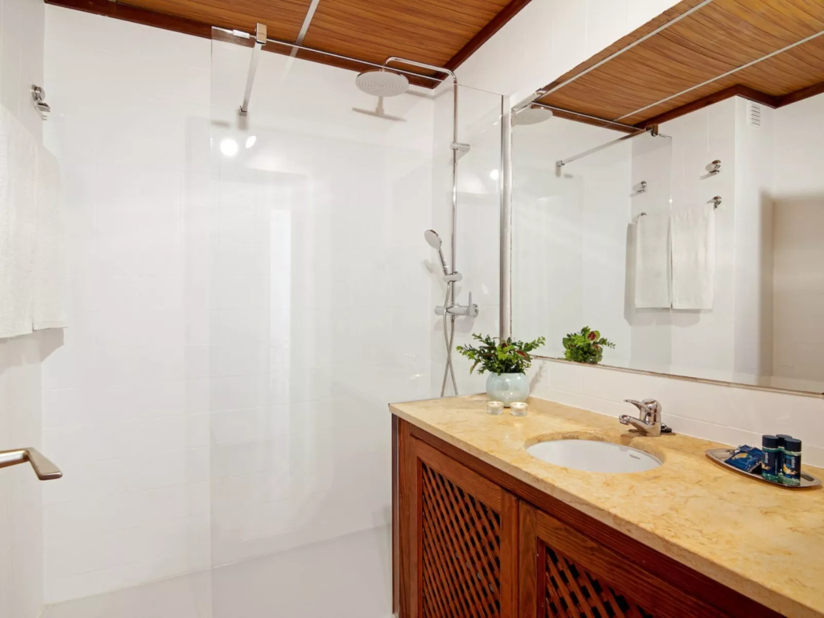 Joyce - Sunny Way-Binnen