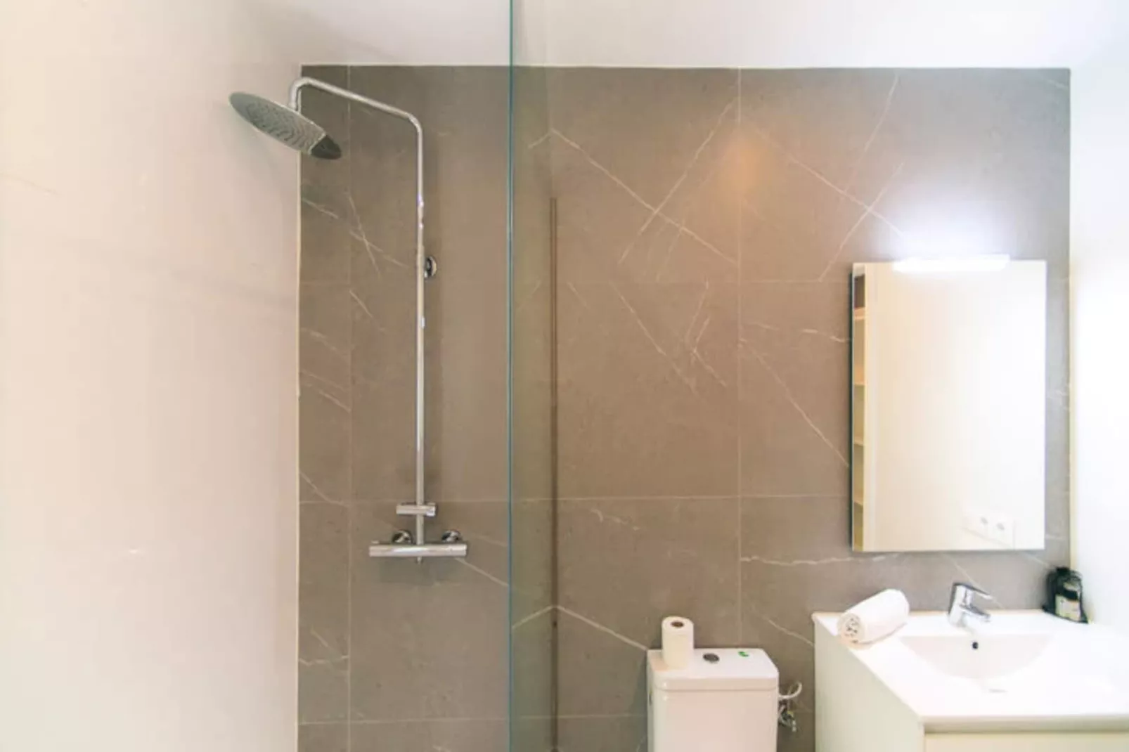 Maison à Roses-Niet-getagd