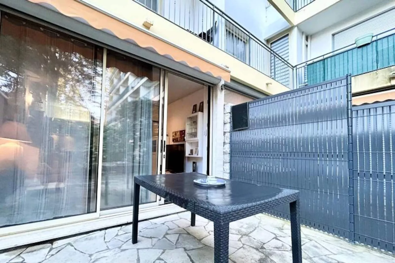 Résidence Flore-Niet-getagd