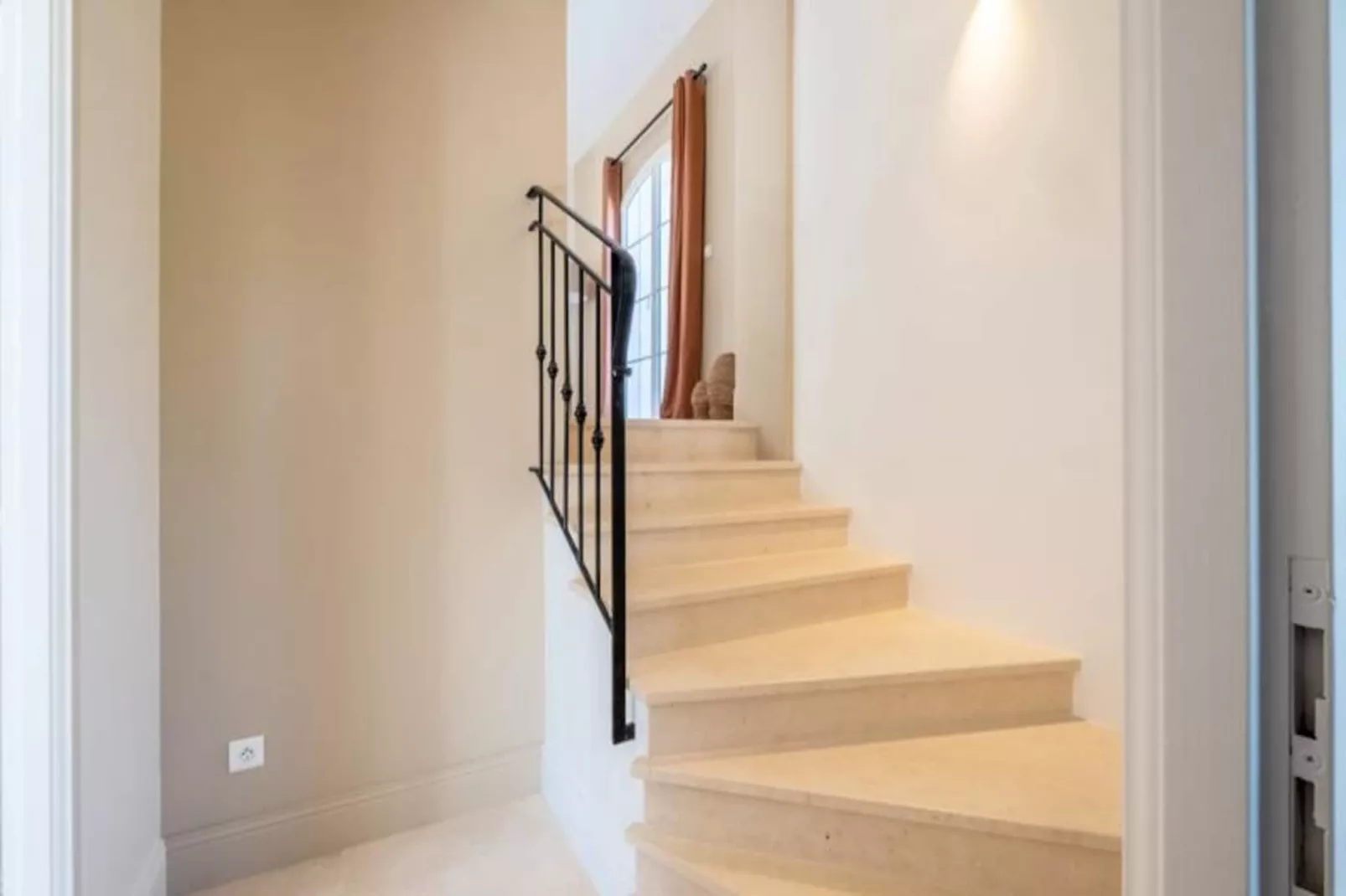 Résidence Bijou De 280m2 Et Piscine à Débordement Au Calme Absolu-Niet-getagd