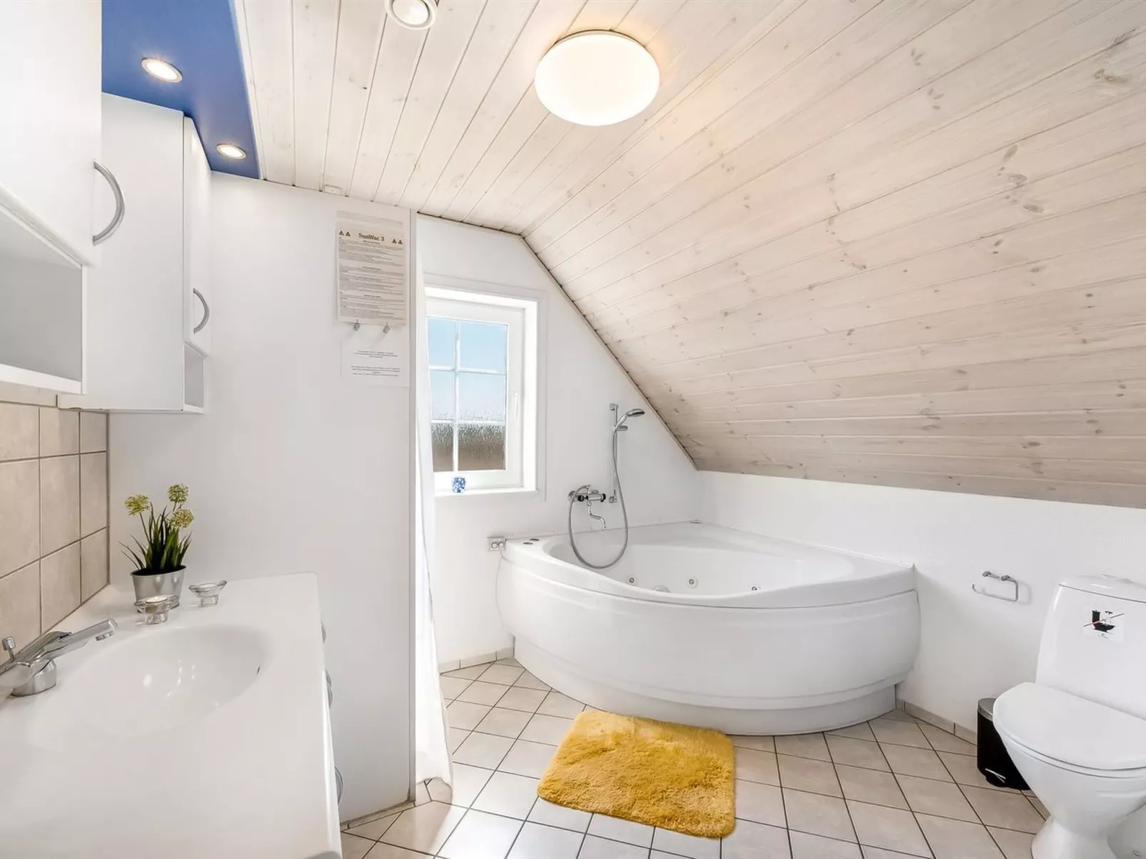 "Slava" - 250m from the sea-Binnen