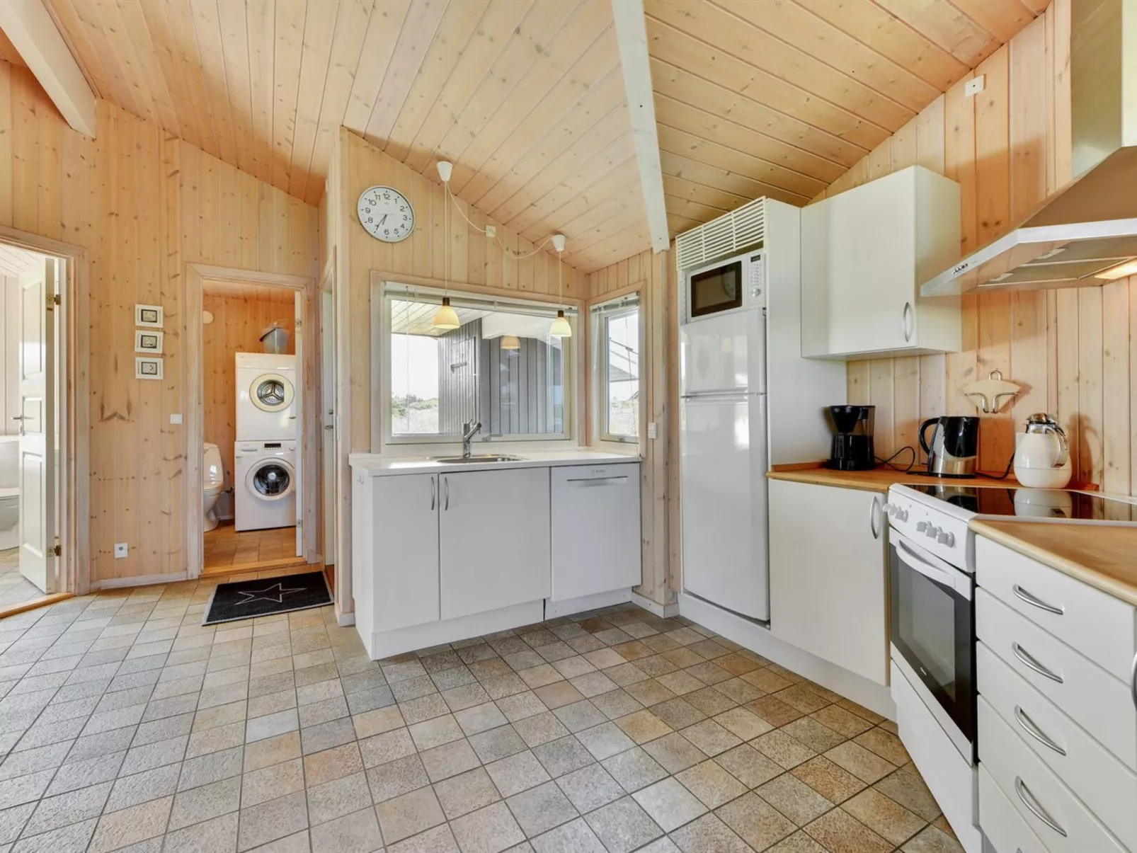 "Electra" - 500m to the fjord-Binnen