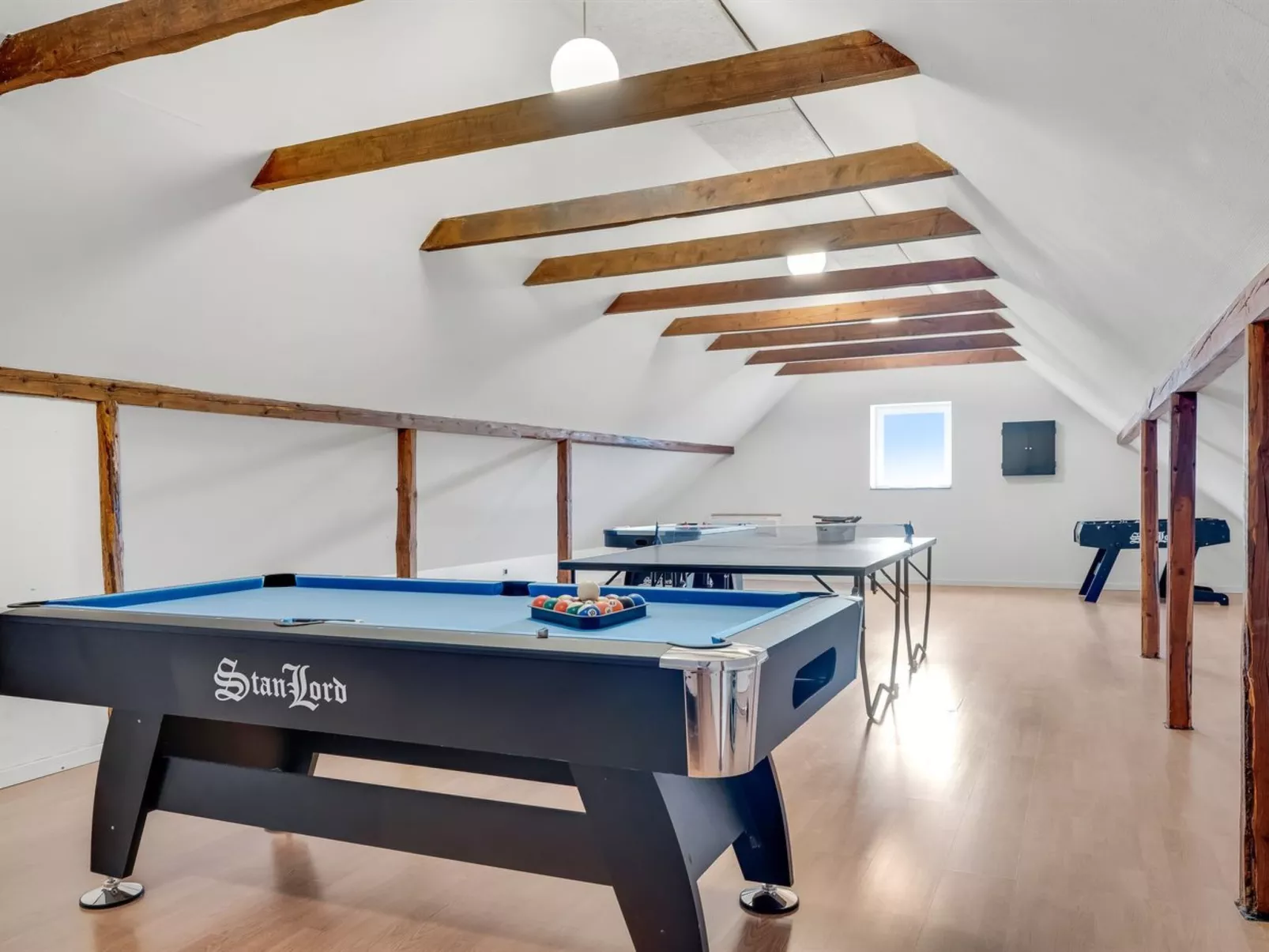 "Folkar" - 3km to the fjord-Binnen