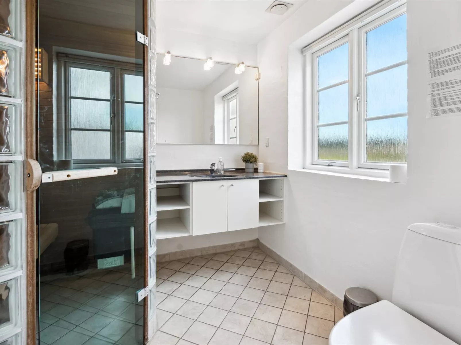 "Joonas" - 100m from the sea-Binnen