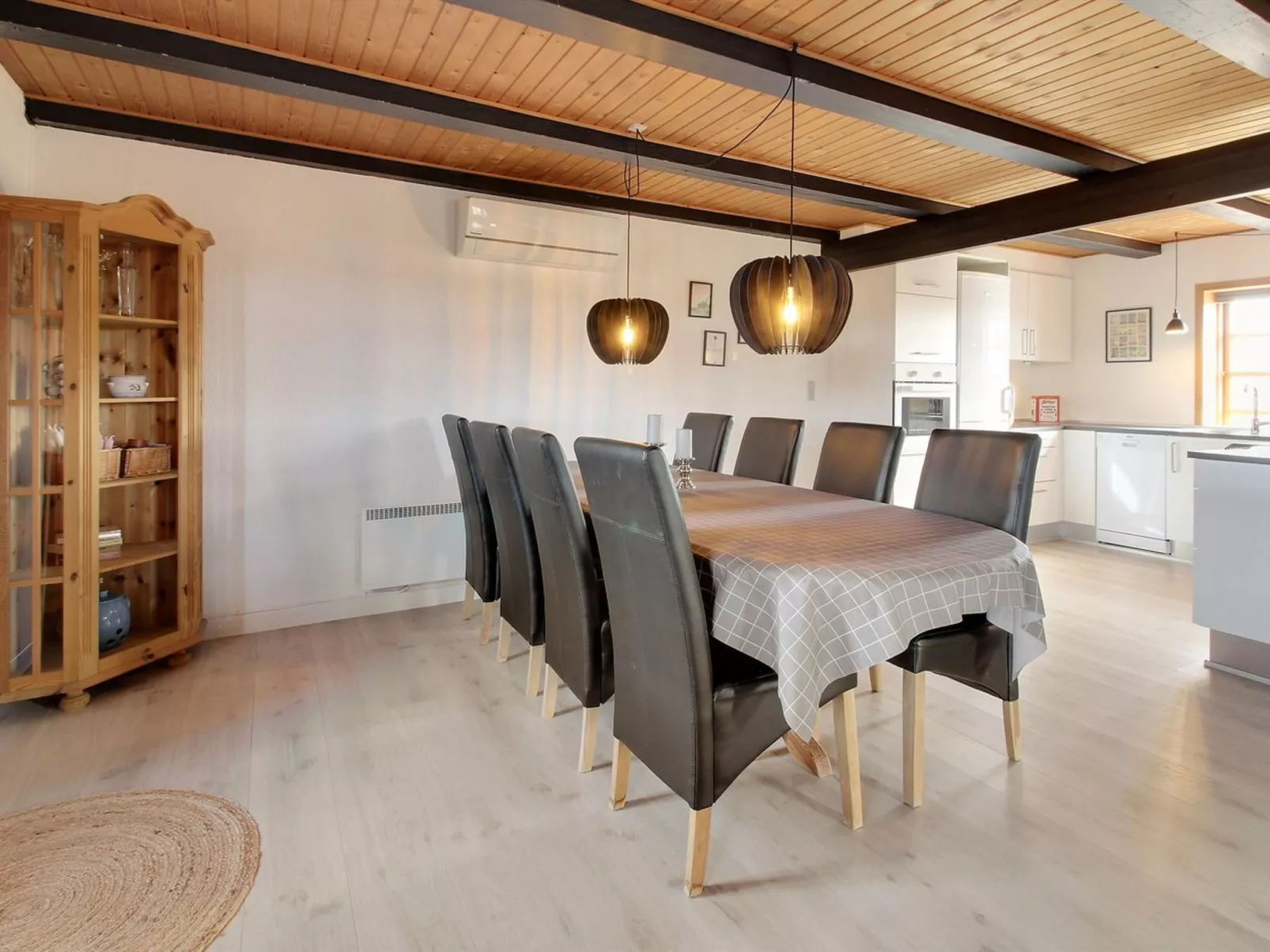 "Karla" - 100m from the sea-Binnen