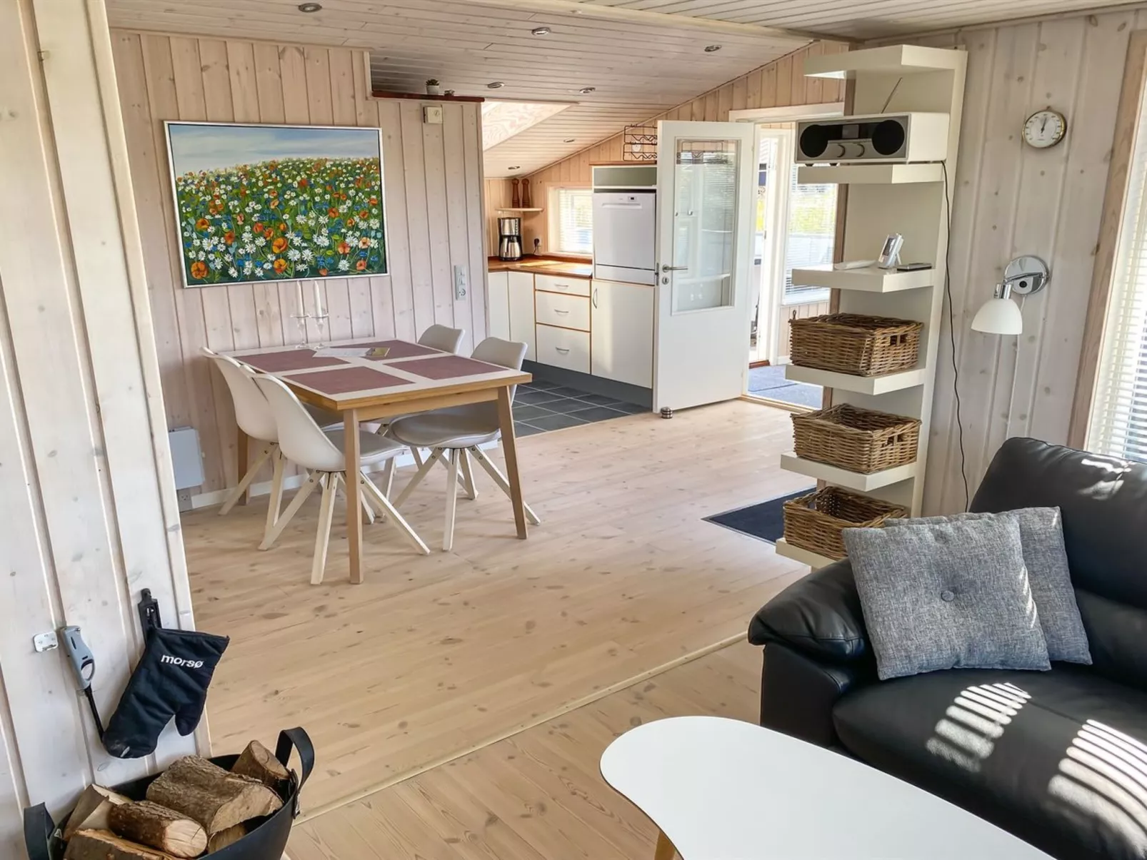 "Laurits" - 300m from the sea-Binnen