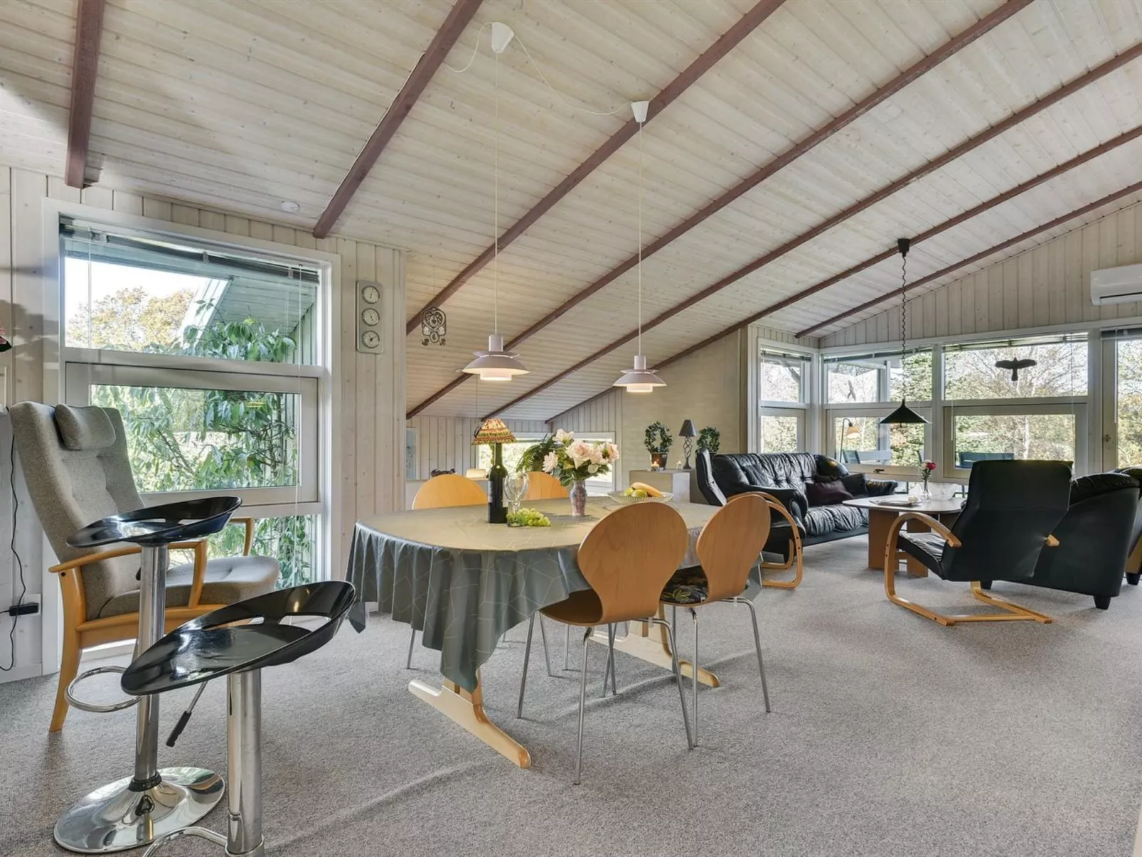 "Roel" - 500m from the sea-Binnen