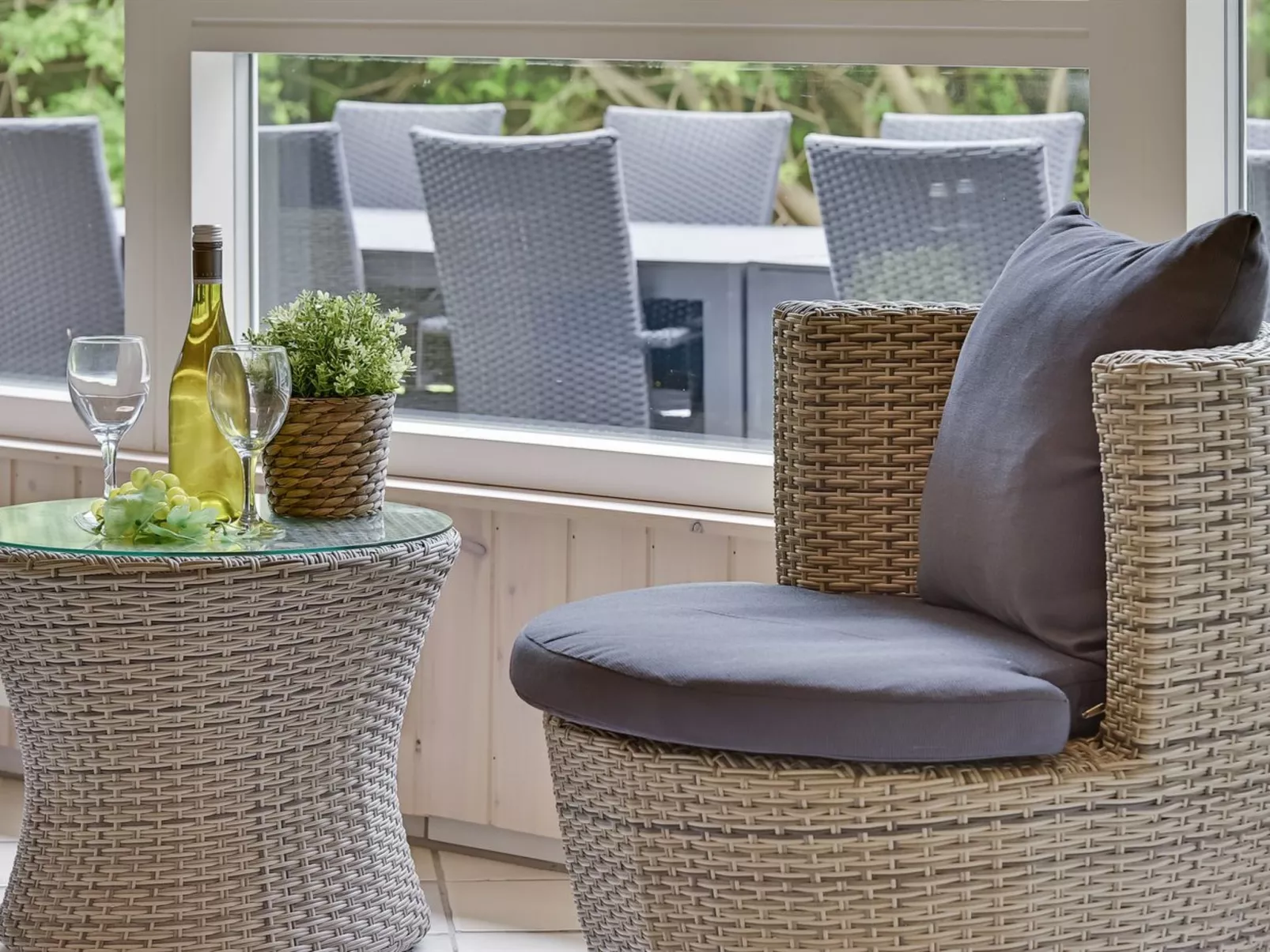 "Ellanor" - 1km from the sea-Binnen