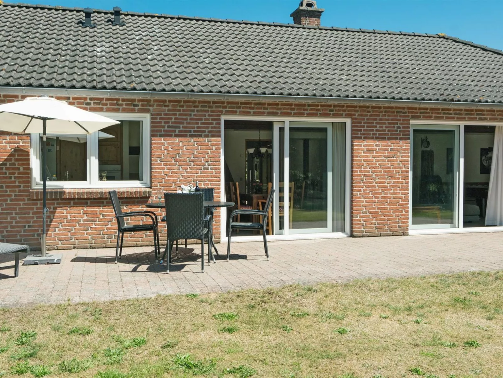 "Arletty" - 1km from the sea-Buiten