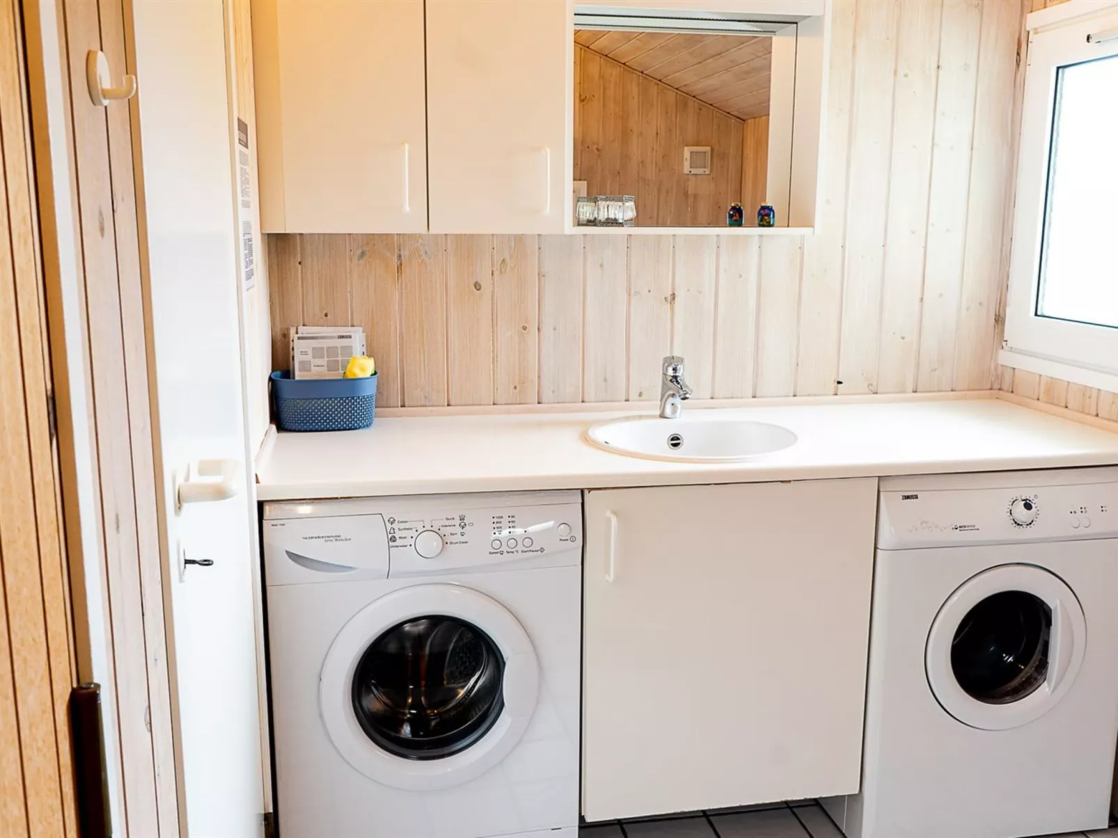 "Mila" - 750m from the sea-Binnen