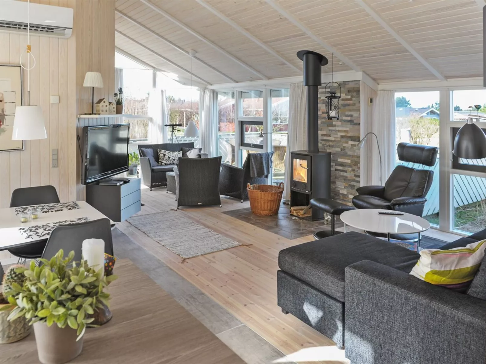 "Mathias" - 625m from the sea-Binnen