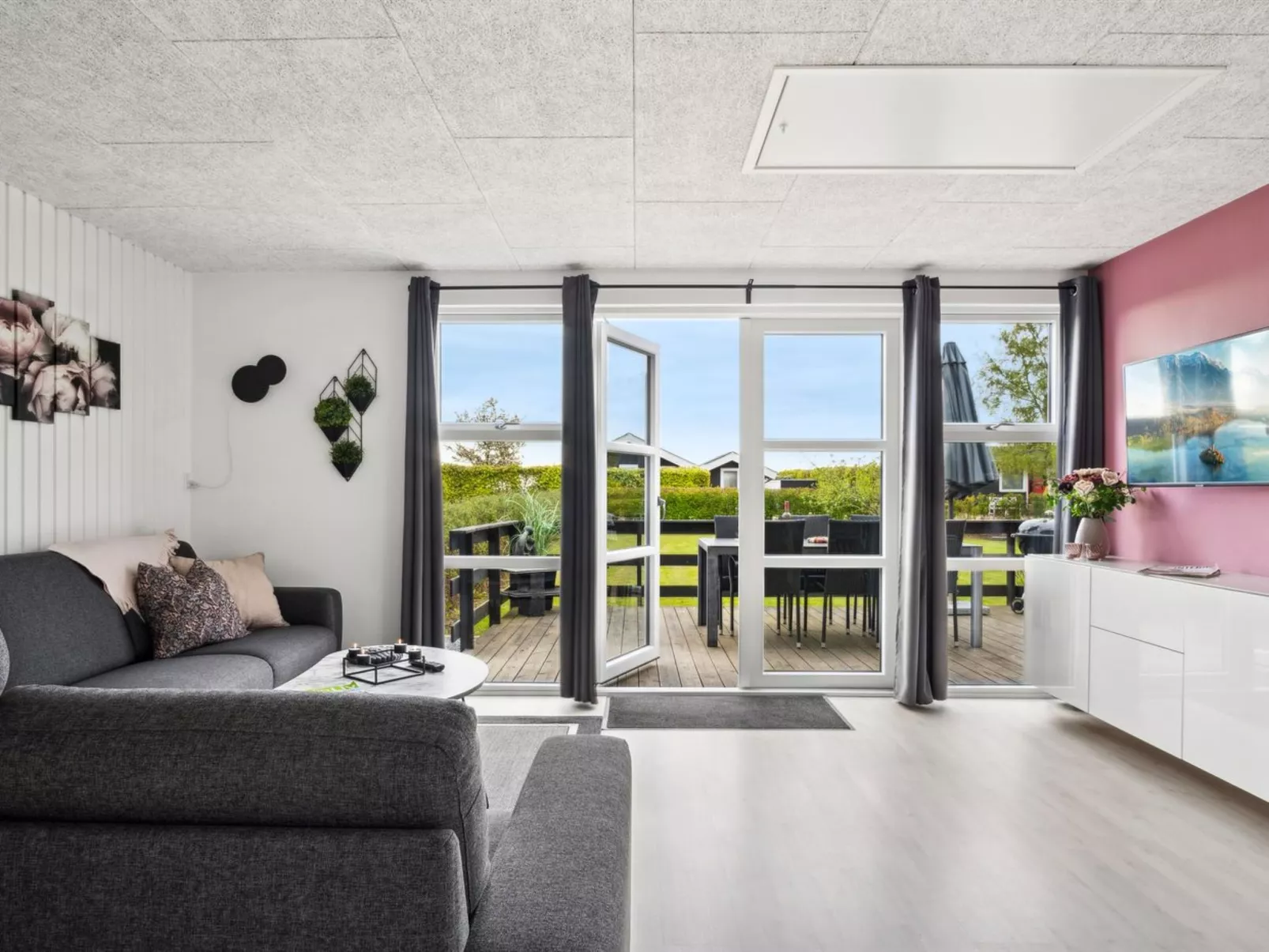 "Elvina" - 200m from the sea-Binnen